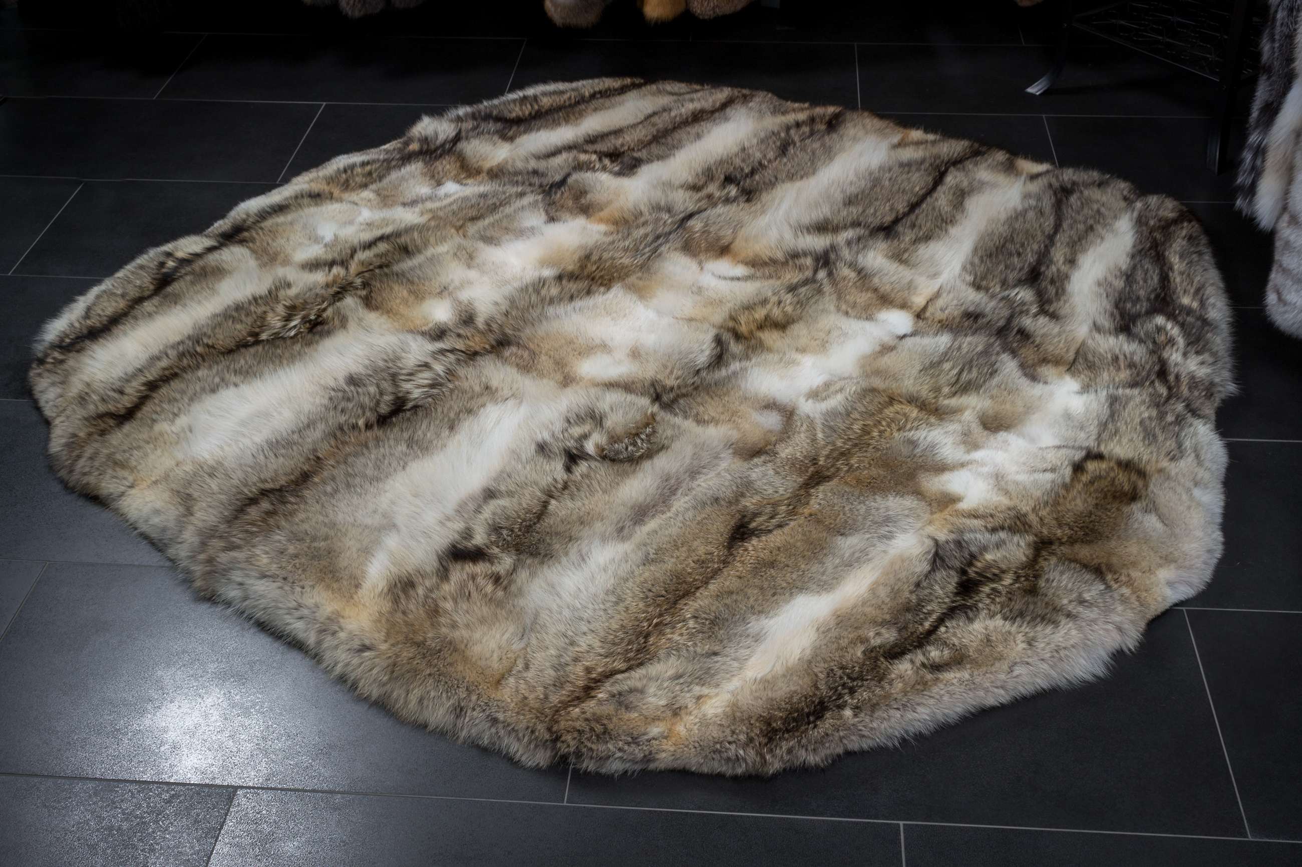 Canadian Coyote Fur Carpet - Round Shape