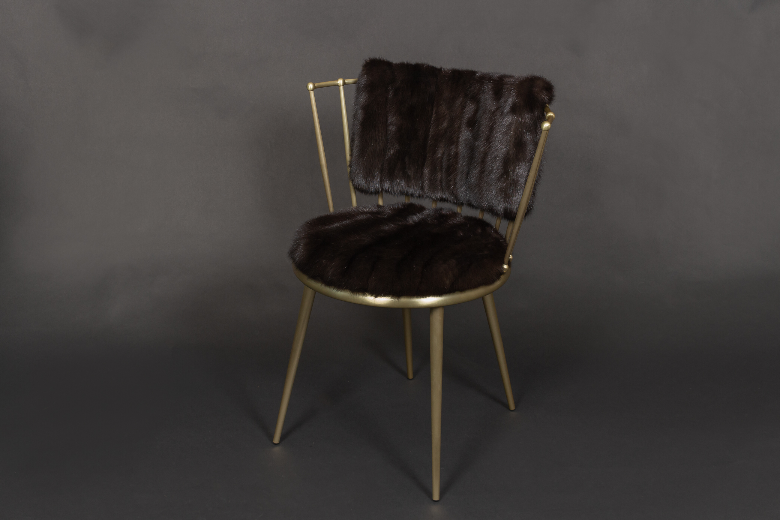 1-6915-Cantori-Stuhl-mit-Gray-Smoke-Zobelfellen Cantori Chair with Gray Smoke Sables