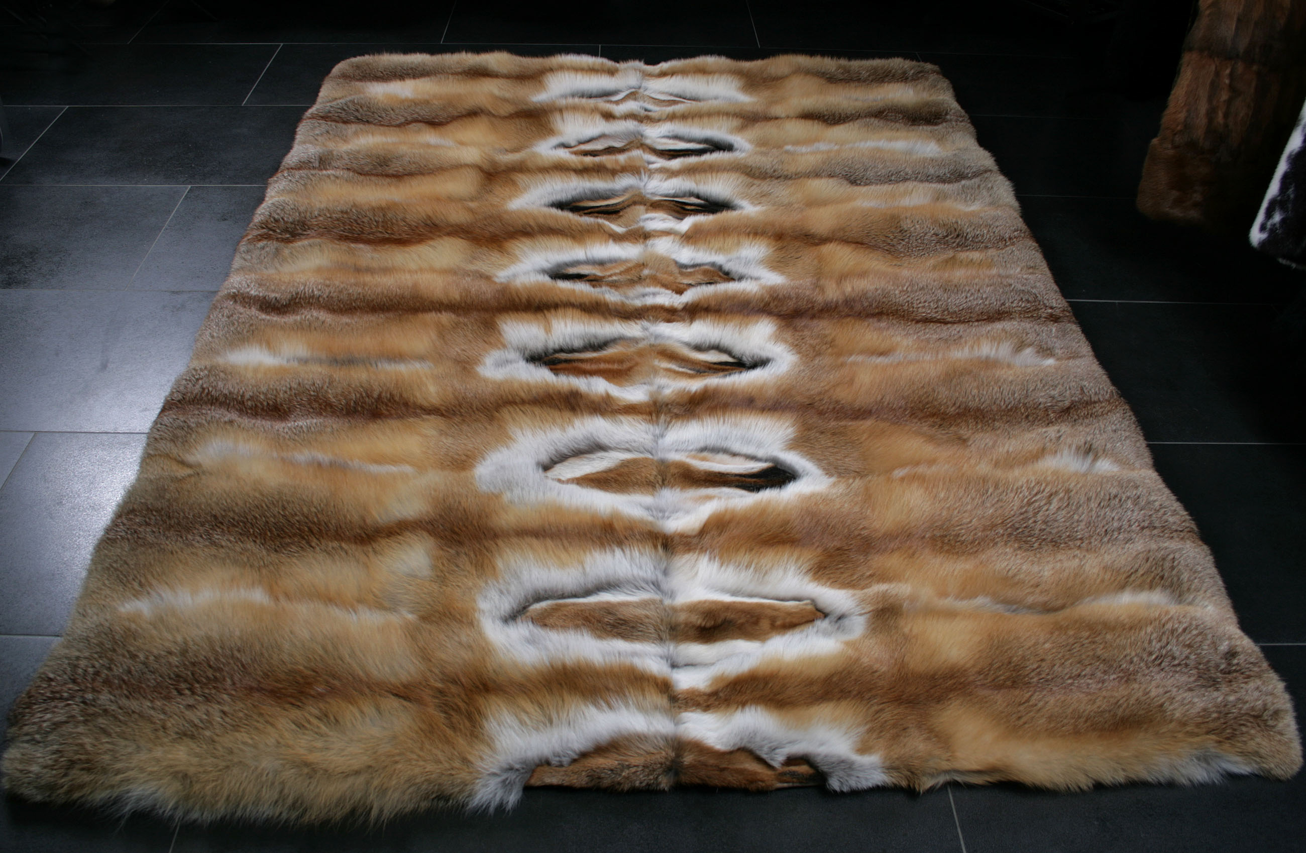 europaeischer-Rotfuchs-Teppich-naturell-2 Noble fur carpet from european red foxes
