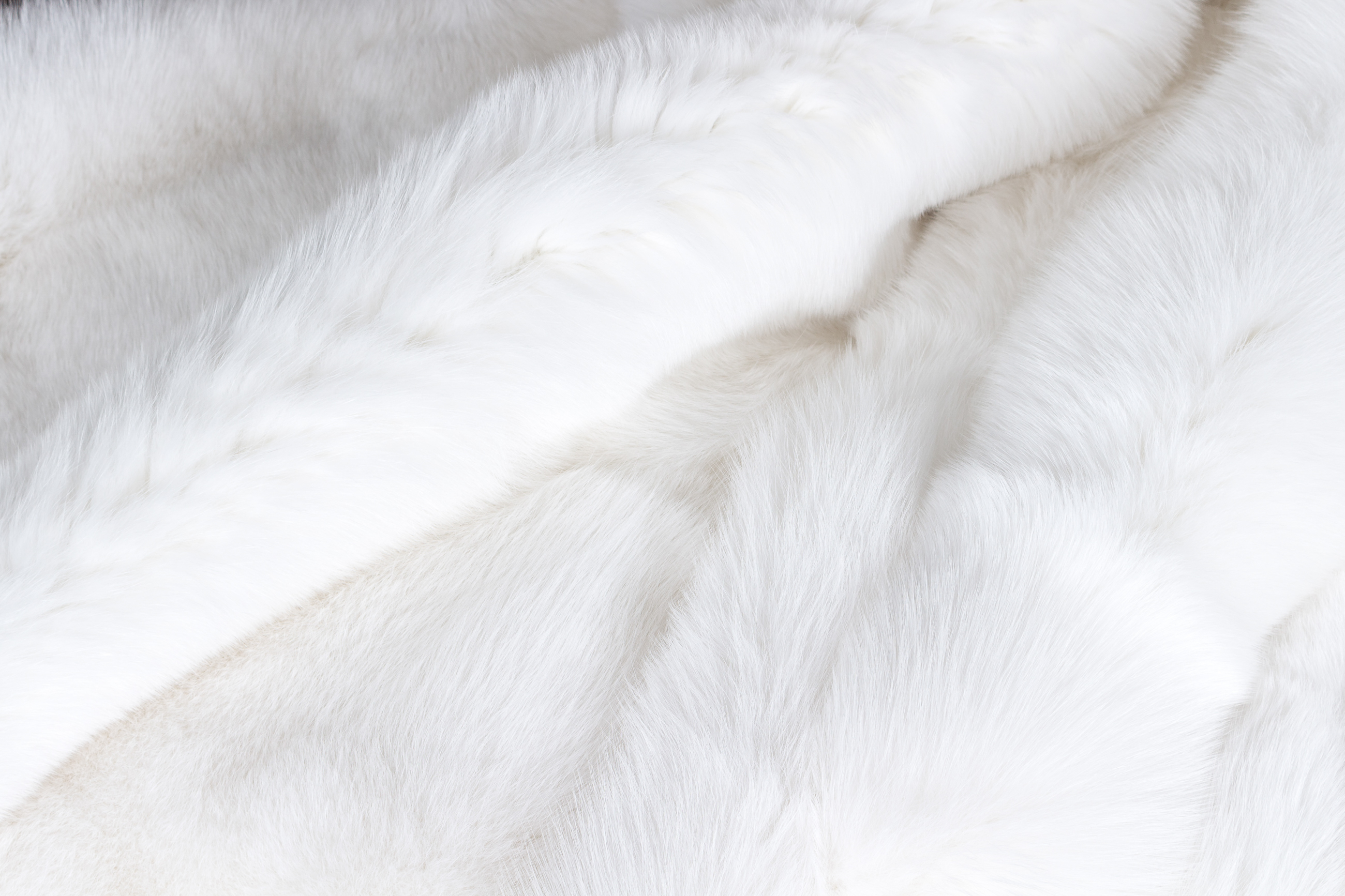 SAGA Shadow fox fur blanket - white