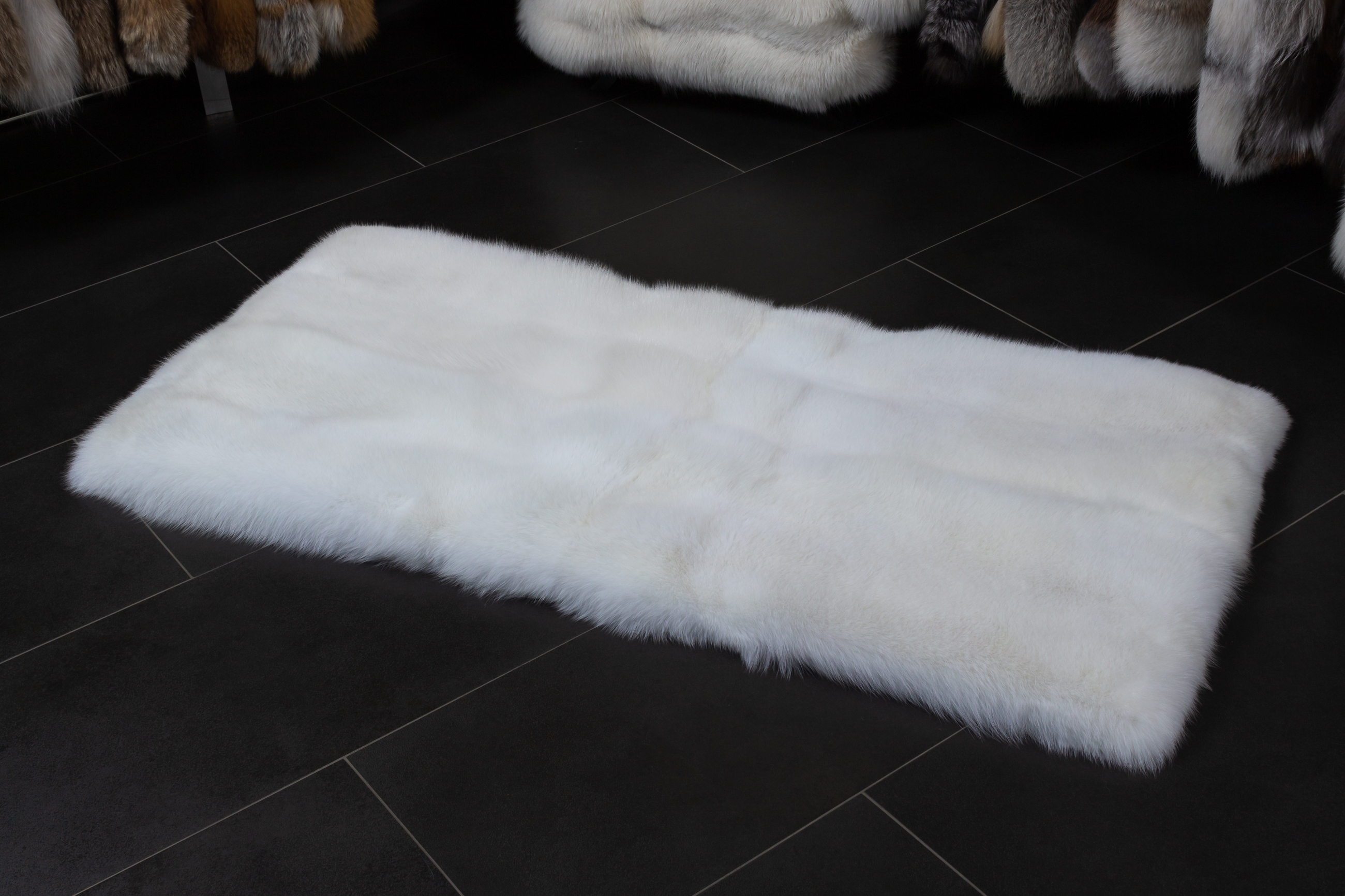 1-2191-Kleine-Shadowfuchs-Pelzl-ufer-Skandinavischen-Fuechsen Small Shadow Fox Fur Runner made with Scandinavian Foxes