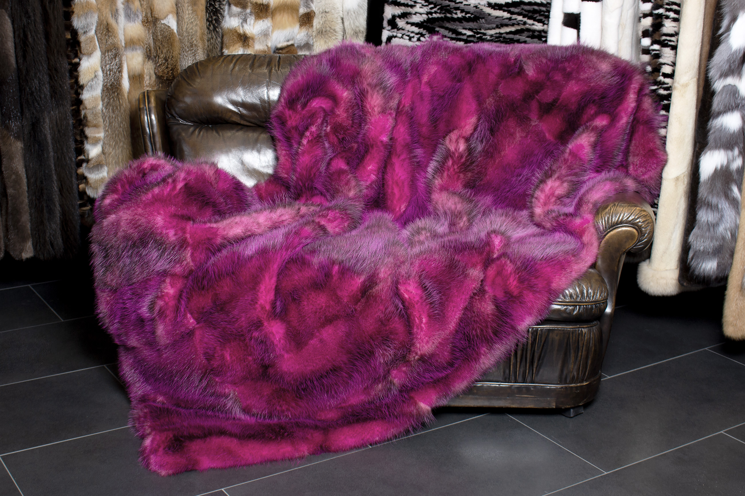 3-1760-Opossum-Echtfell-Pelz-Decke-Pink-Lars-Paustian American Possum Real Fur Blanket in Pink