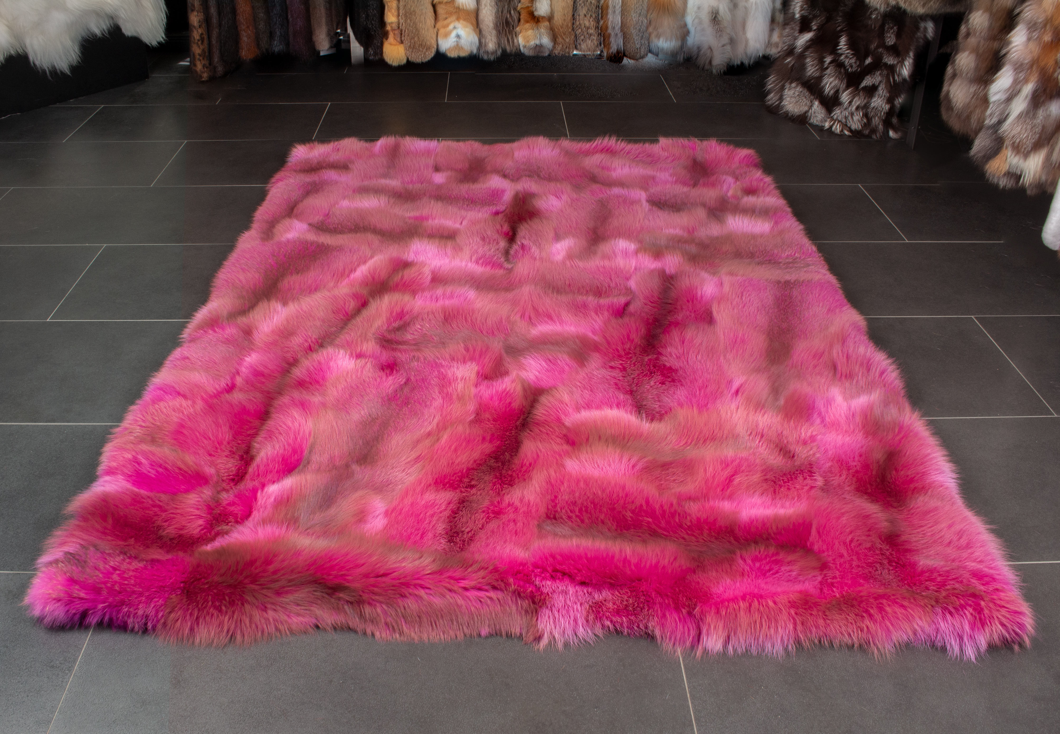 2-5632-Europaeischer-Rotfuchs-Fellteppich-pink-Echtfell-Teppich European Red Fox Fur Rug in pink