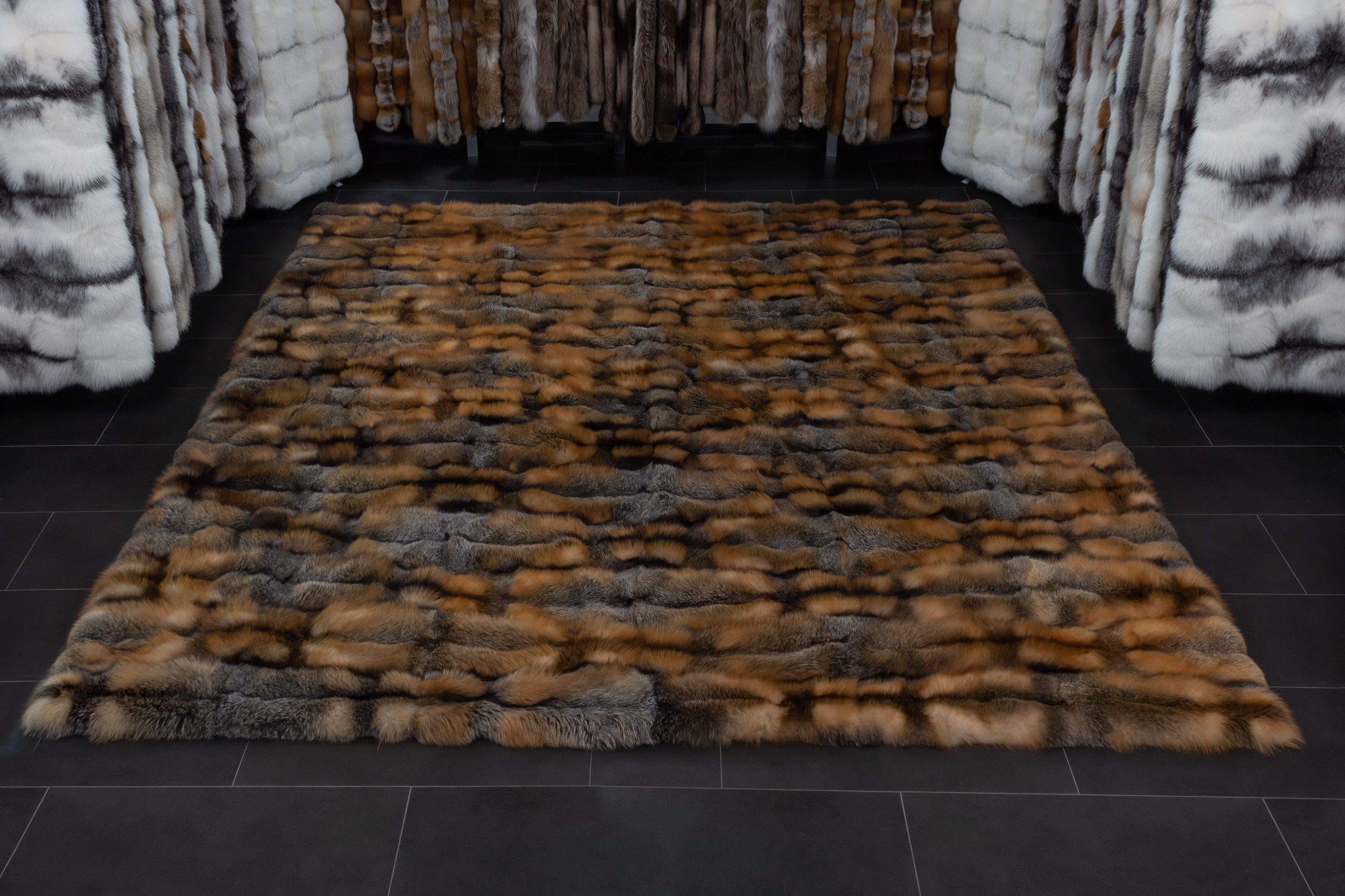 1-5341-Grosser-Wild-Cross-Fuchsfellteppich-Echtpelz-Teppich Large Wild Cross Fox Carpet made with Canadian Foxes