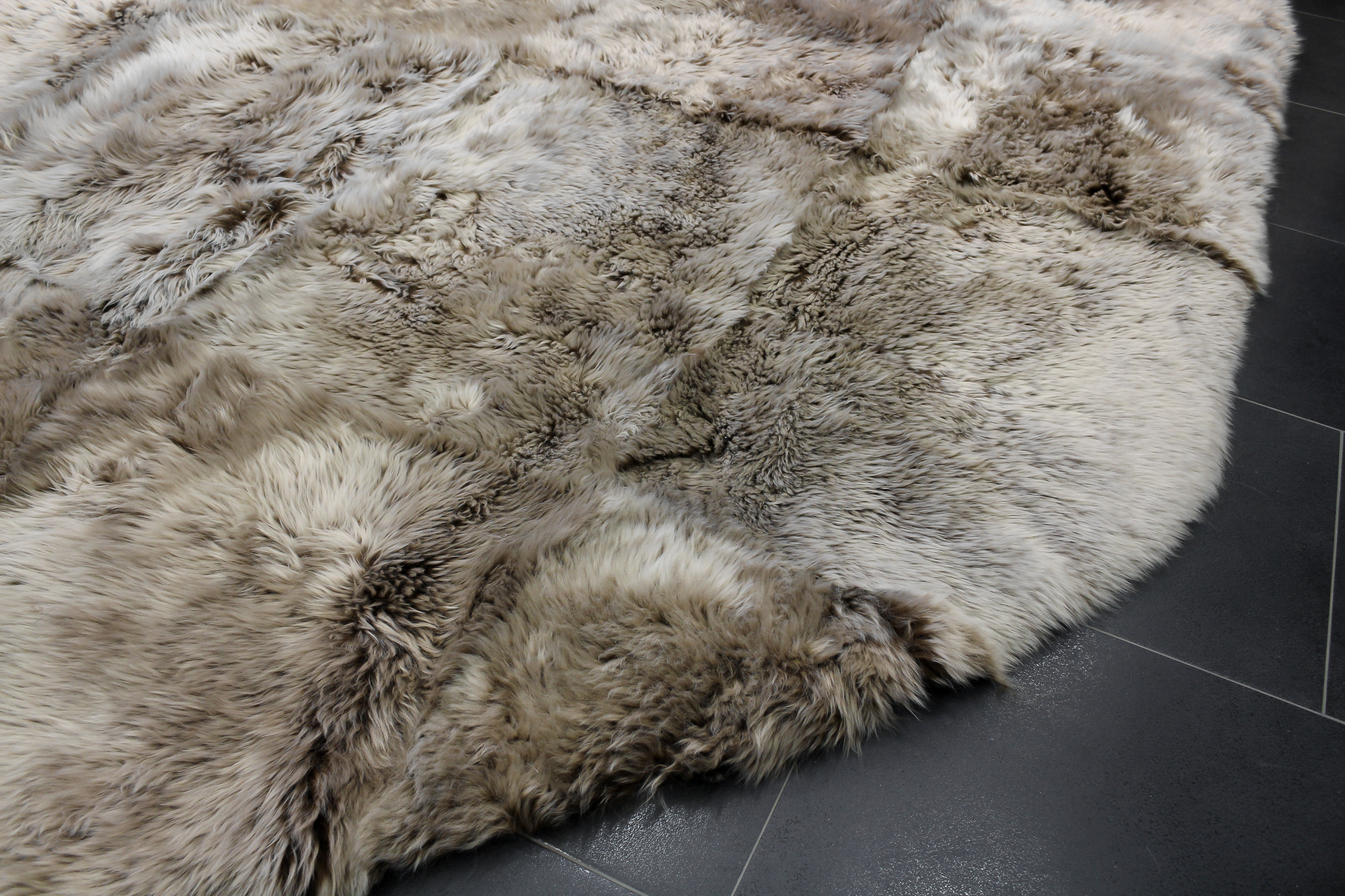 Lamb fur carpet with white peaks