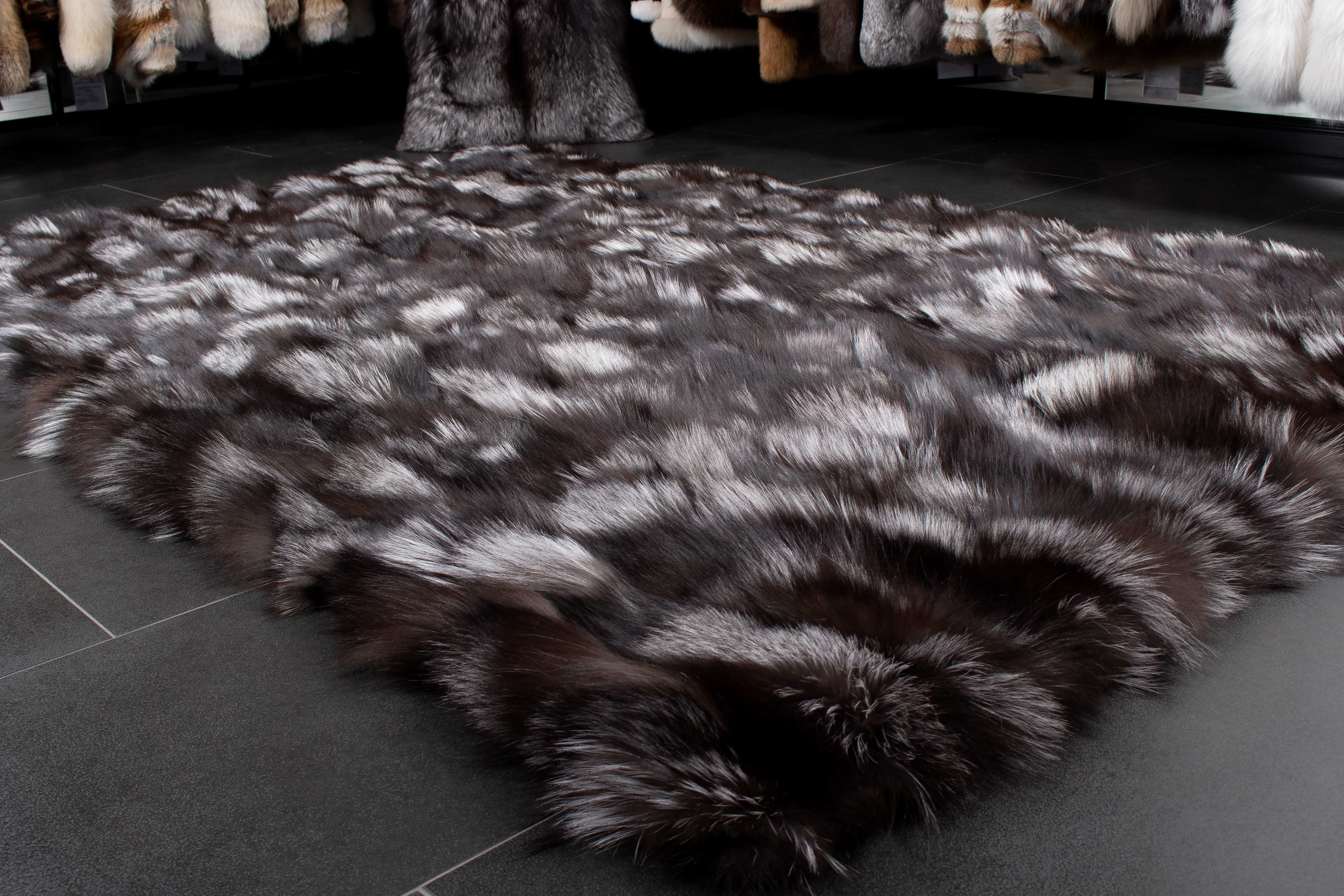 5-1487-Skandinavischer-Silberfuchs-St-cken-Pelzteppich-Paustian Scandinavian Silverfox Sides Fur Rug