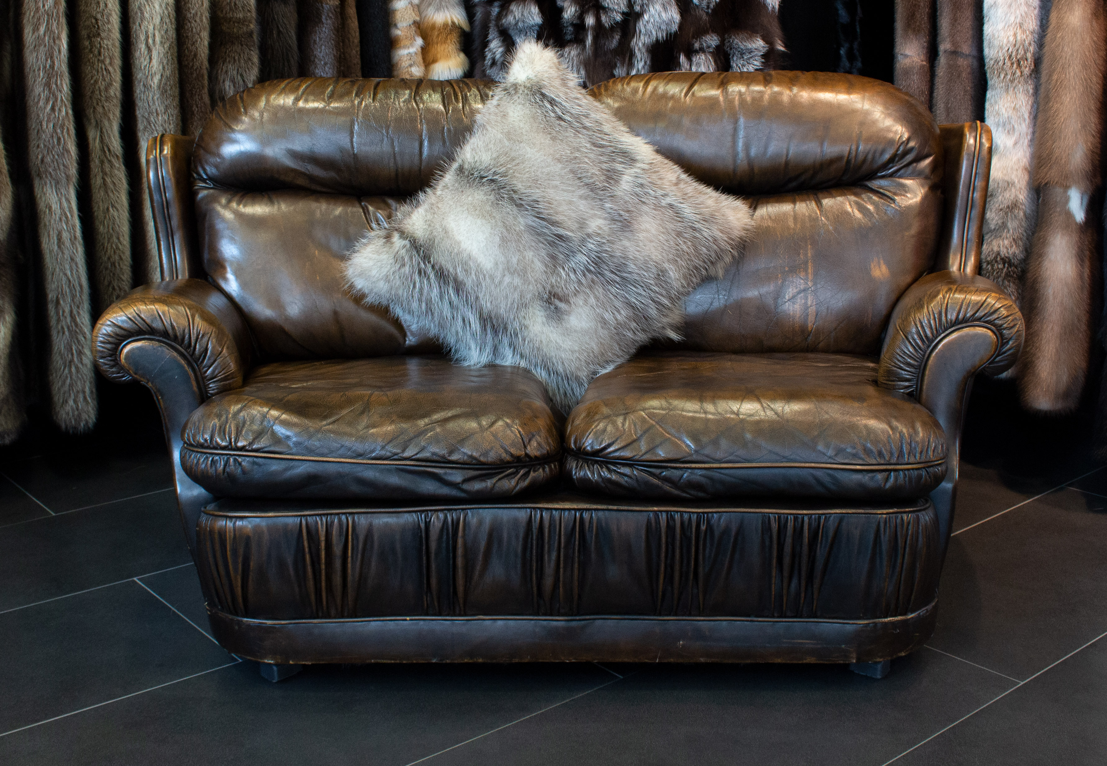 2-5845-Doppelseitige-Amerikanische-Opossum-Fellkissen-Echtpelz American Opossum Fur Pillow