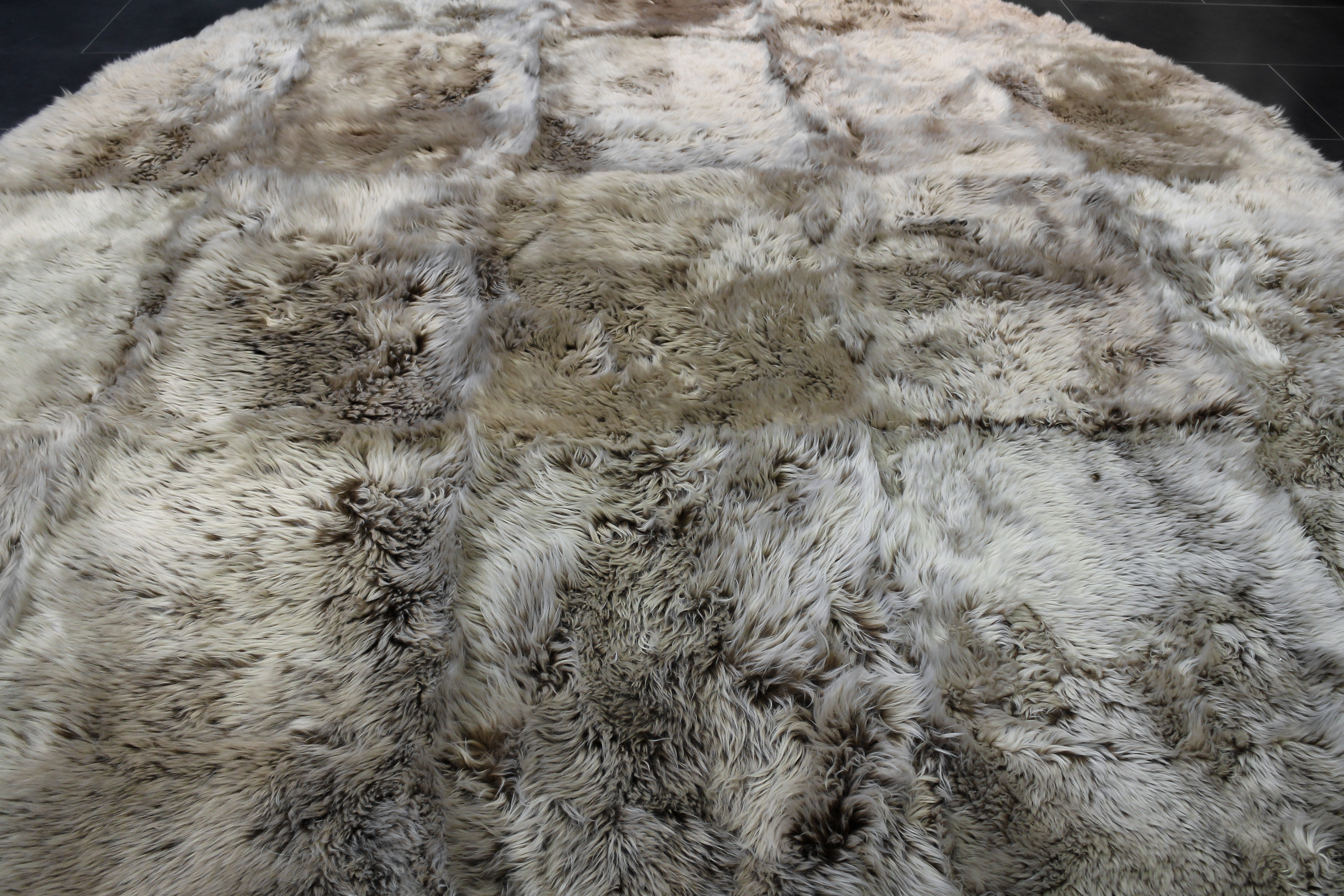 Lamb fur carpet with white peaks