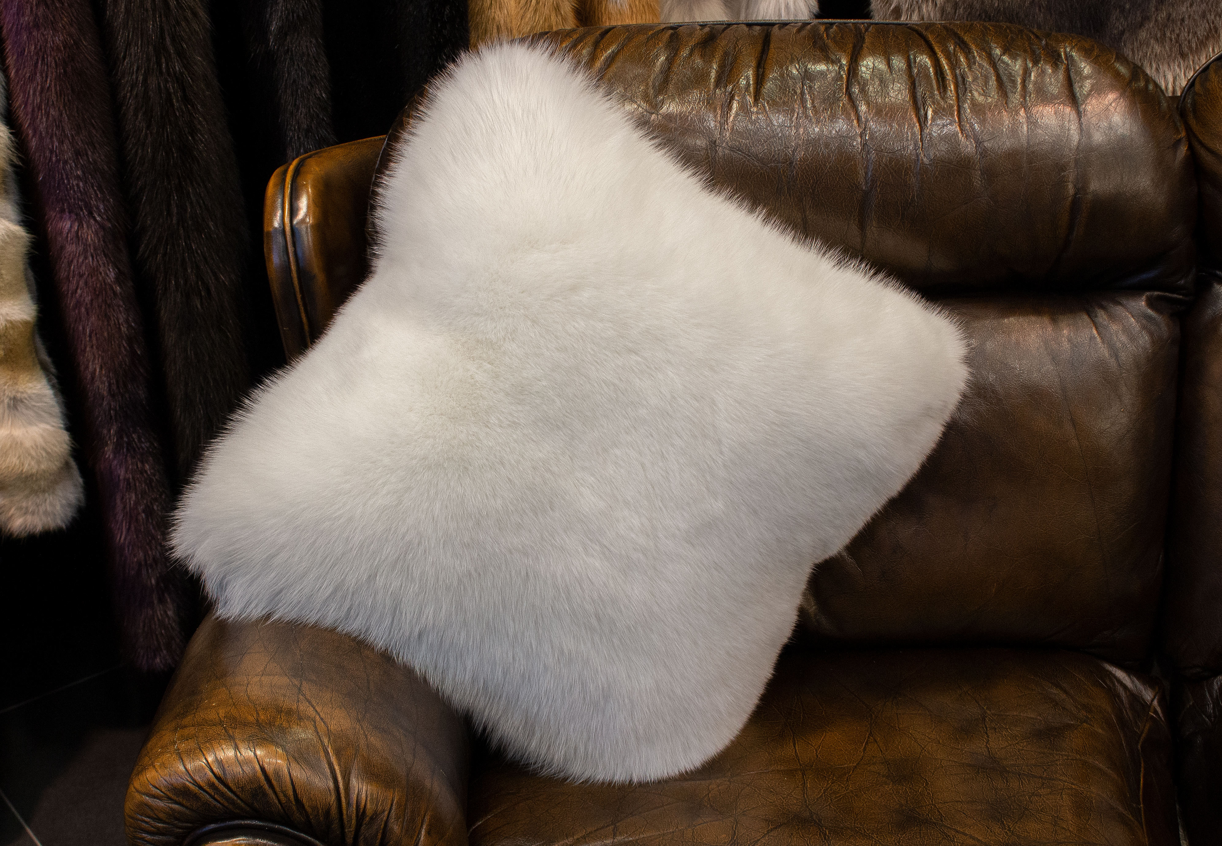 4-7217-Shadow-Fuchs-Fellkissen-Echtpelz-Echtfell Shadow Fox Pillow