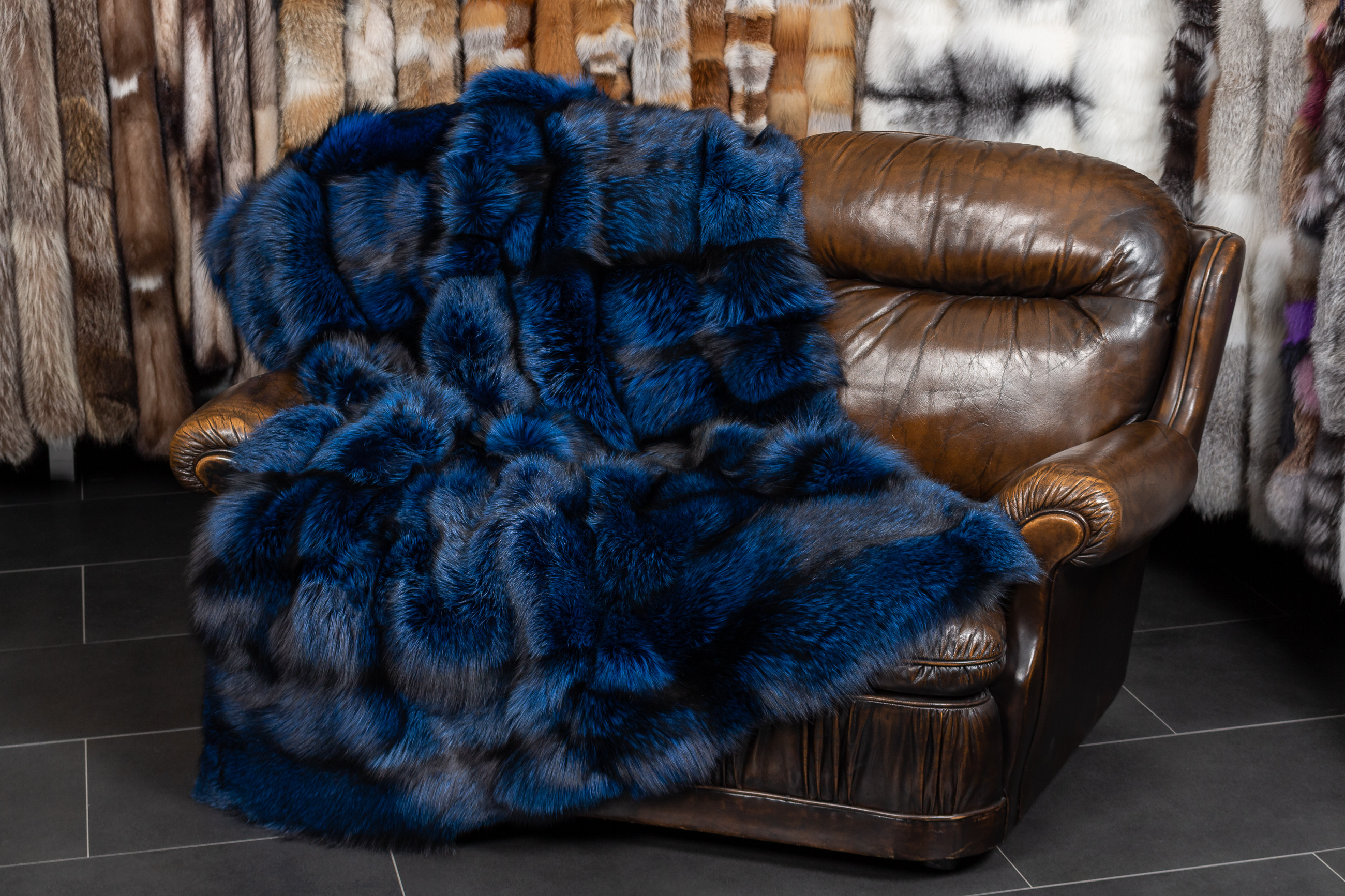 2-3770-Blaue-Silberfuchs-Pelzdecke-Skandinavischen-F-chsen Blue Silver Fox Fur Throw From Scandinavian Foxes