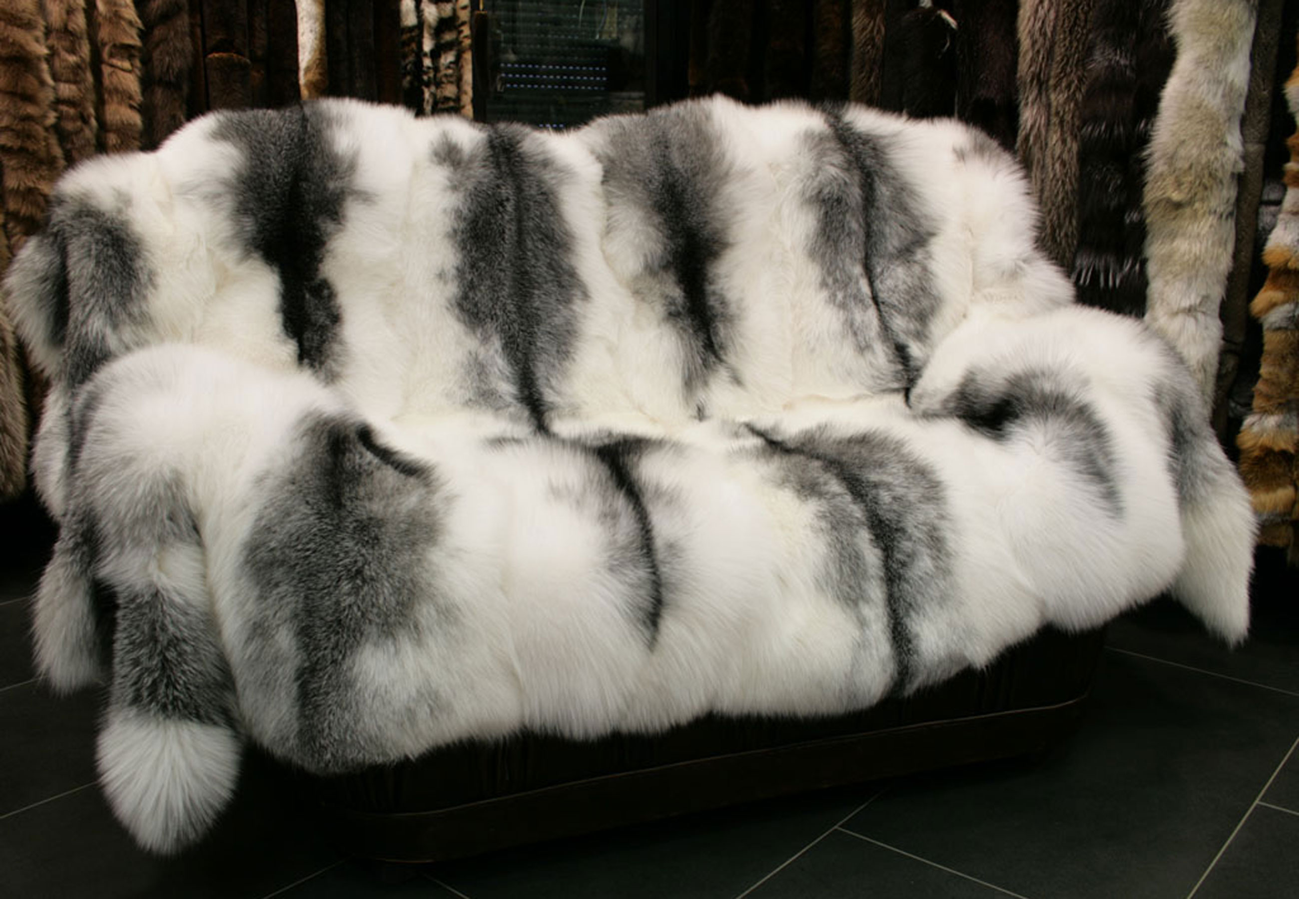 SAGA Arctic Marble Frost Fox Fur Blanket