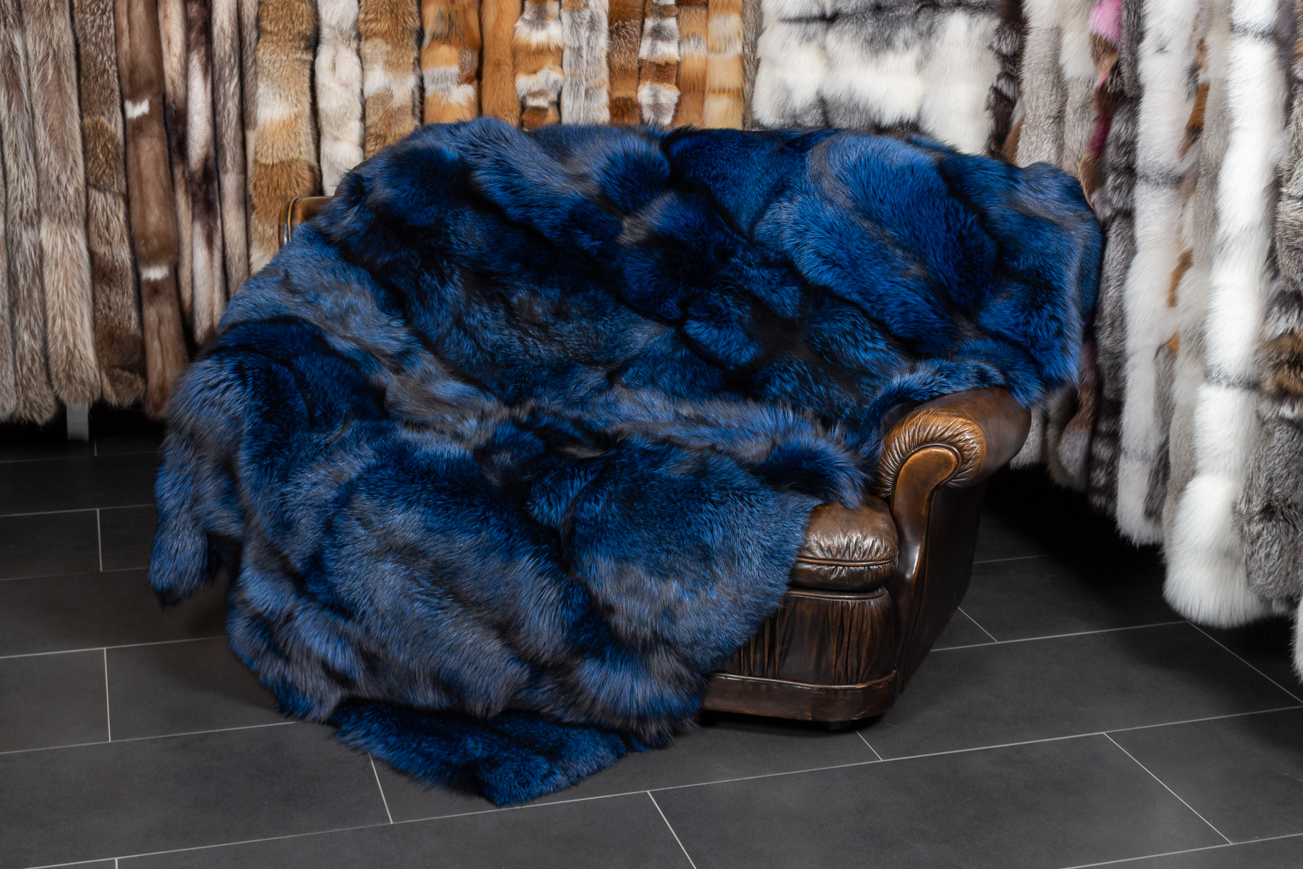 3-3770-Blaue-Silberfuchs-Pelzdecke-Skandinavischen-F-chsen Blue Silver Fox Fur Throw From Scandinavian Foxes