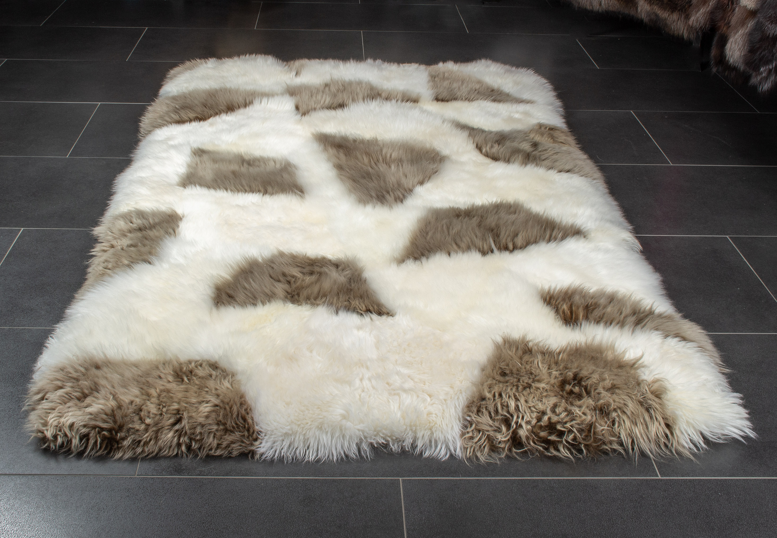 2-4862-Natureller-Lammfell-Teppich-weiss-braun-Naturfell-Lamm Organic Lamb Rug "Toffee Cream"