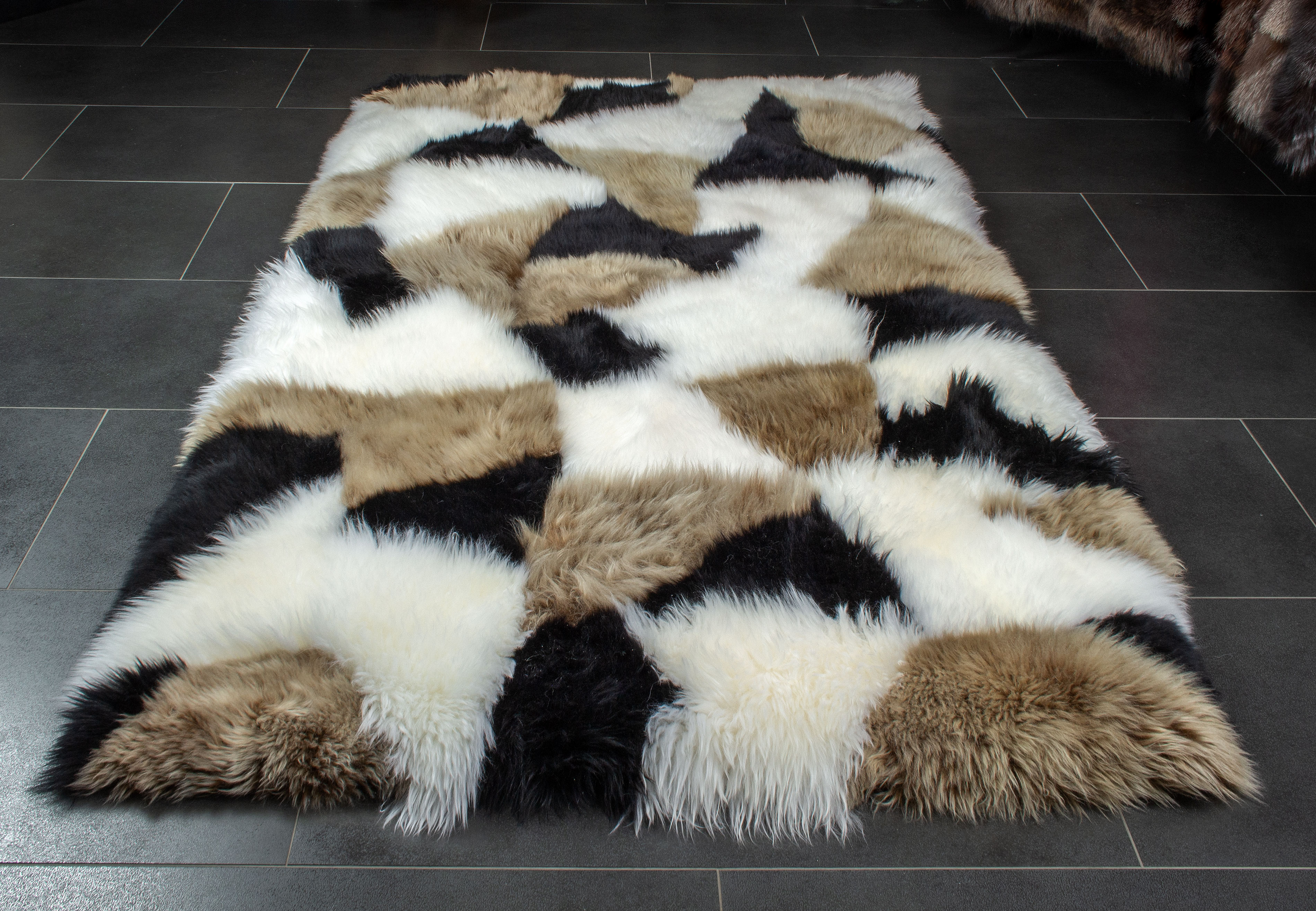 2-4892-Lammfellteppich-Patchwork-Design-Naturfell Lamb Skin Rug - Patchwork-Design