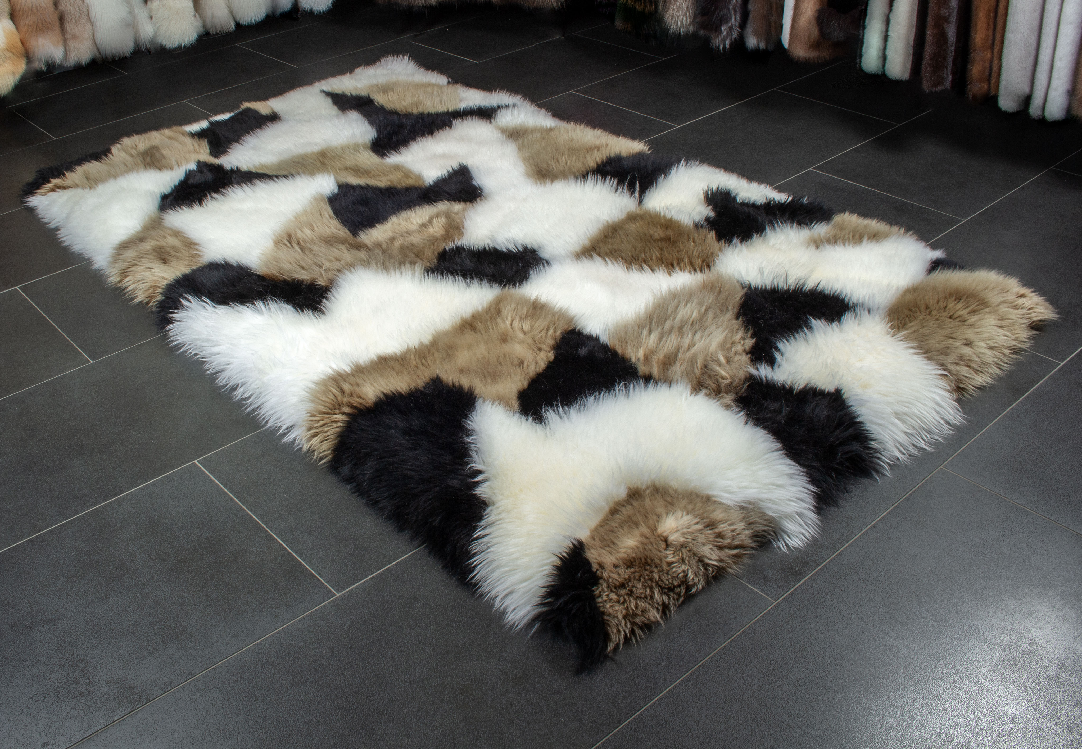 1-4892-Lammfellteppich-Patchwork-Design-Naturfell Lamb Skin Rug - Patchwork-Design
