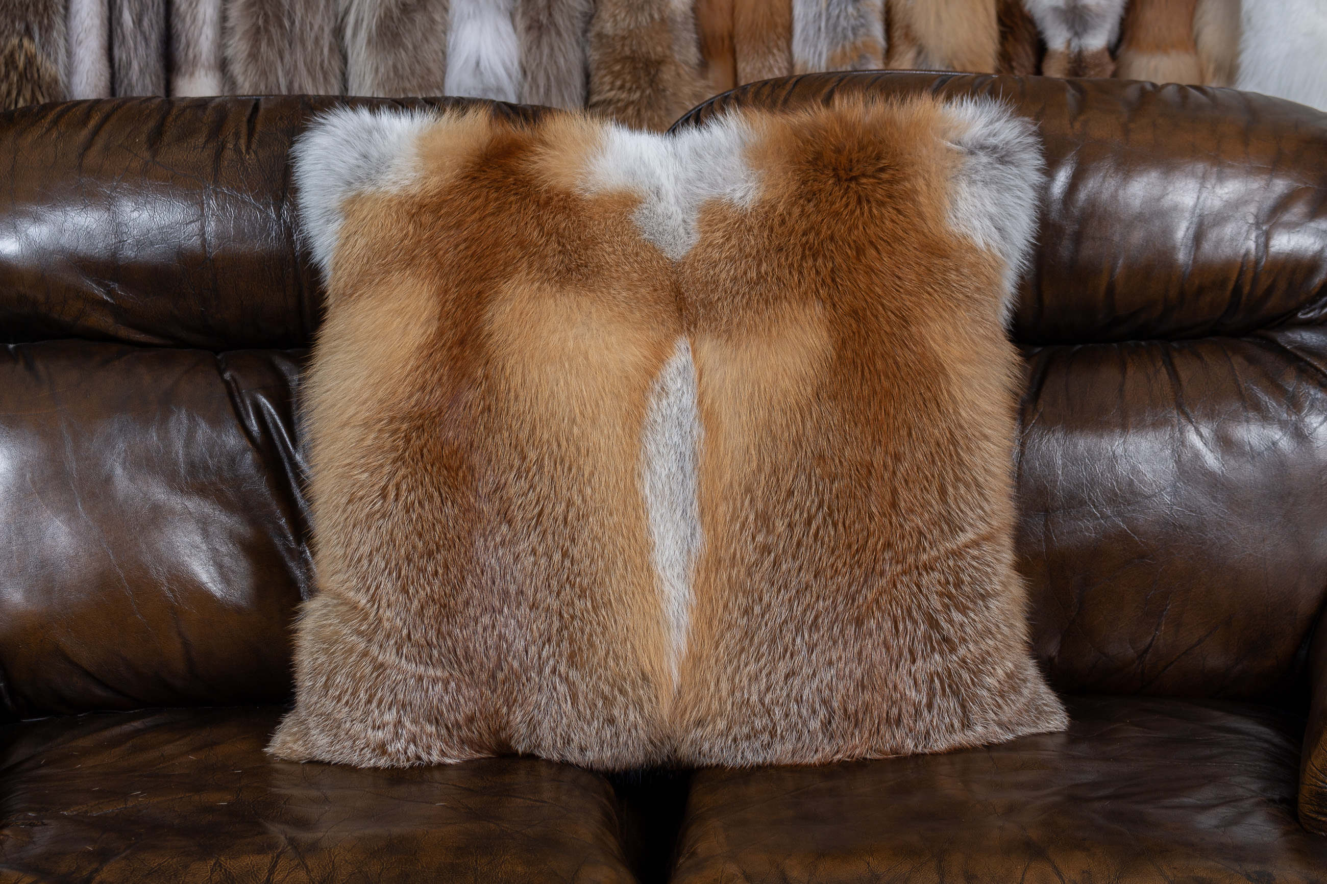 1-156-Rotfuchs-Kissen-aus-europaeischen-Rotfuechsen-Echtpelz Red Fox Fur Pillow - Real Fur