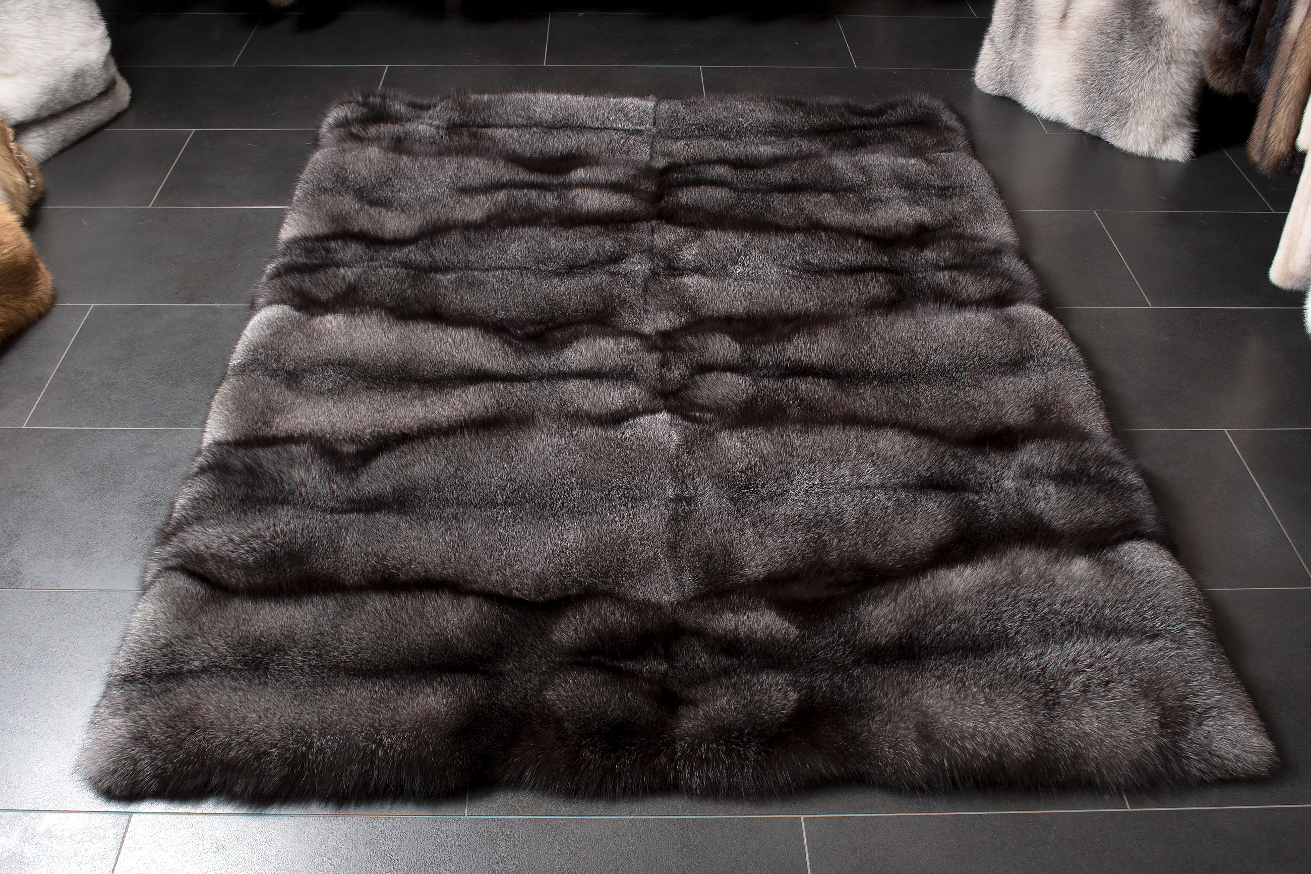 2-1511-SAGA-Blue-Frost-Fuchsteppich-skandinavischen-Fellen-Paustian Blue Frost Fur Rug made with Scandinavian Real Fur