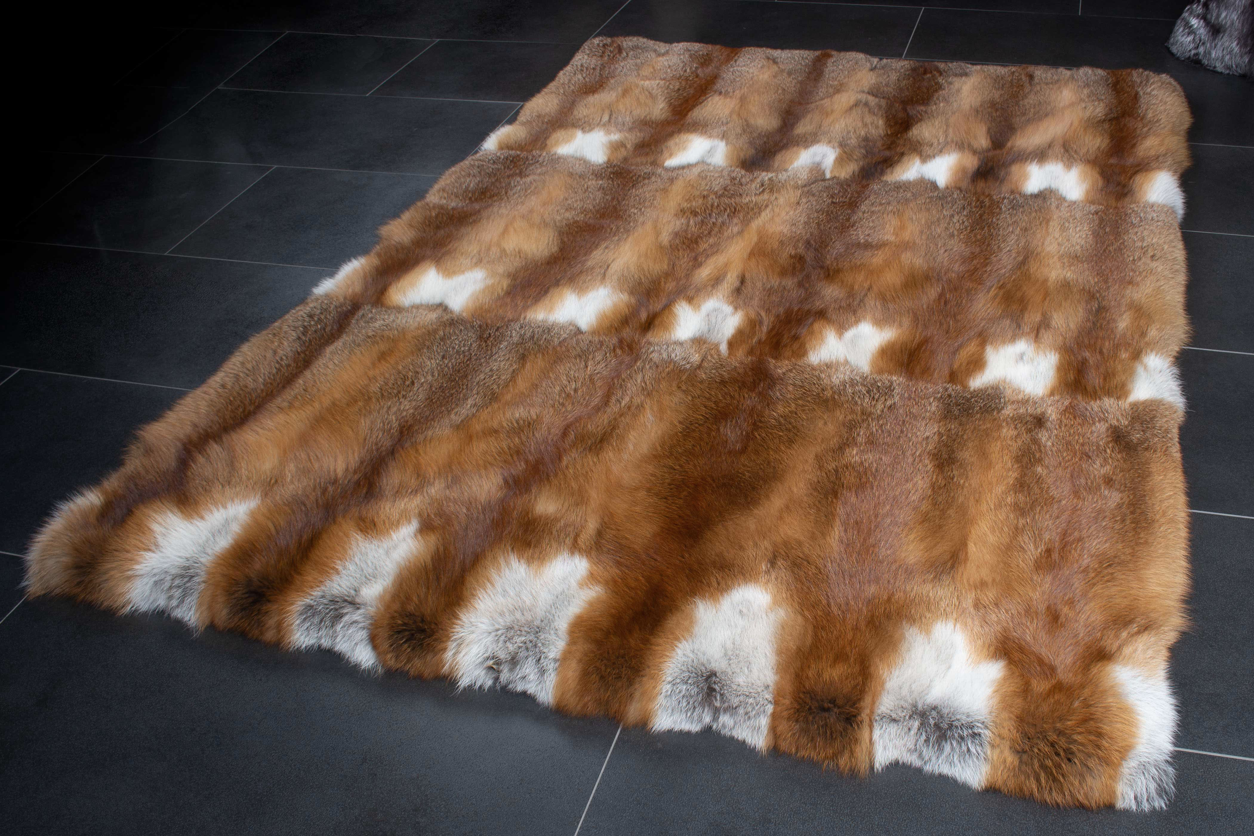2-1485-europaeischer-Rotfuchs-Fellteppich-Echtfelle-Paustian European Red Fox Fur Rug - Natural Color
