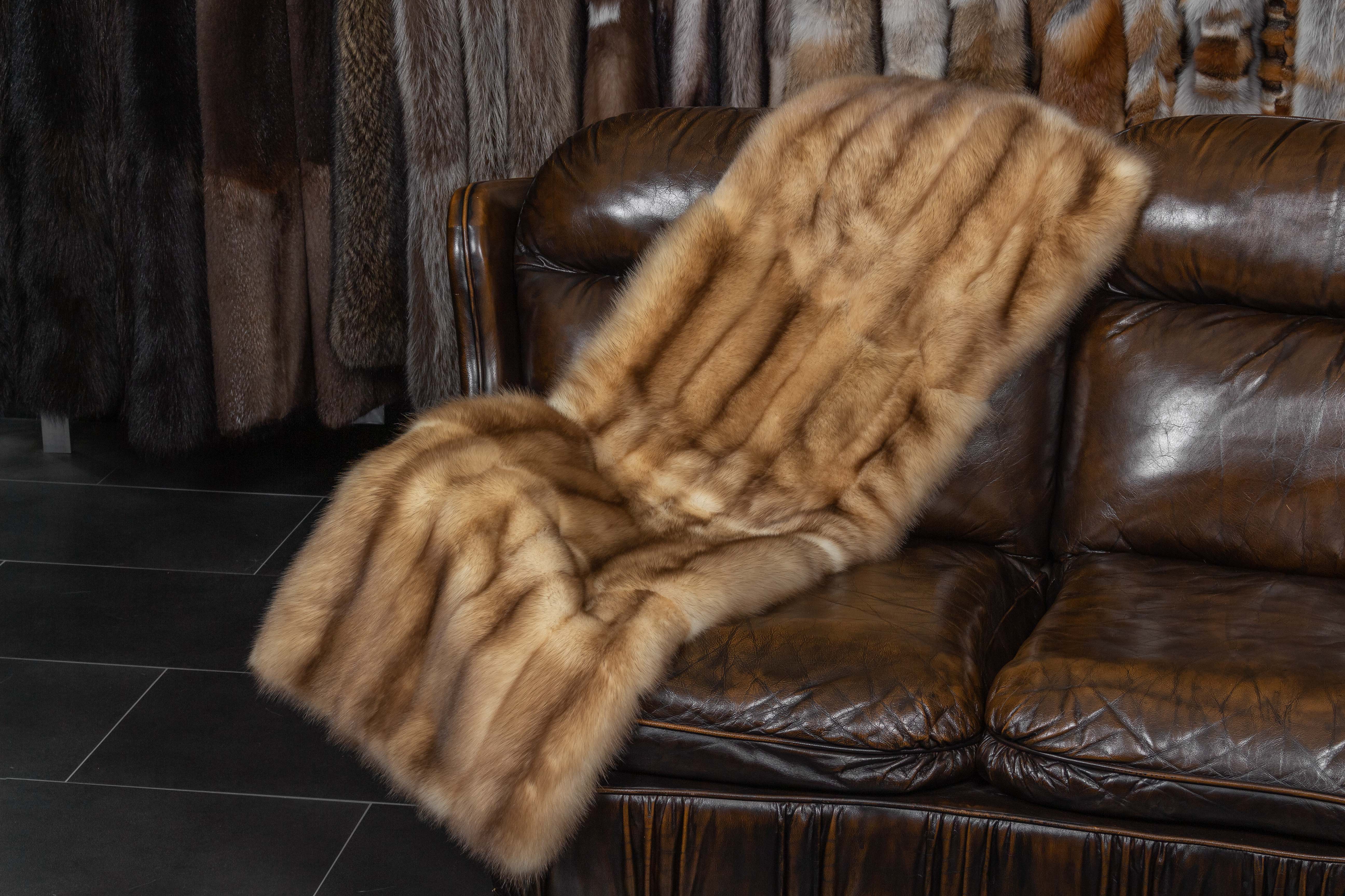 1-5734-Edles-Zobel-Plaid-Russischen-Goldzobeln-Lars-Paustian Small Sable Fur Plaid with Gold Sables
