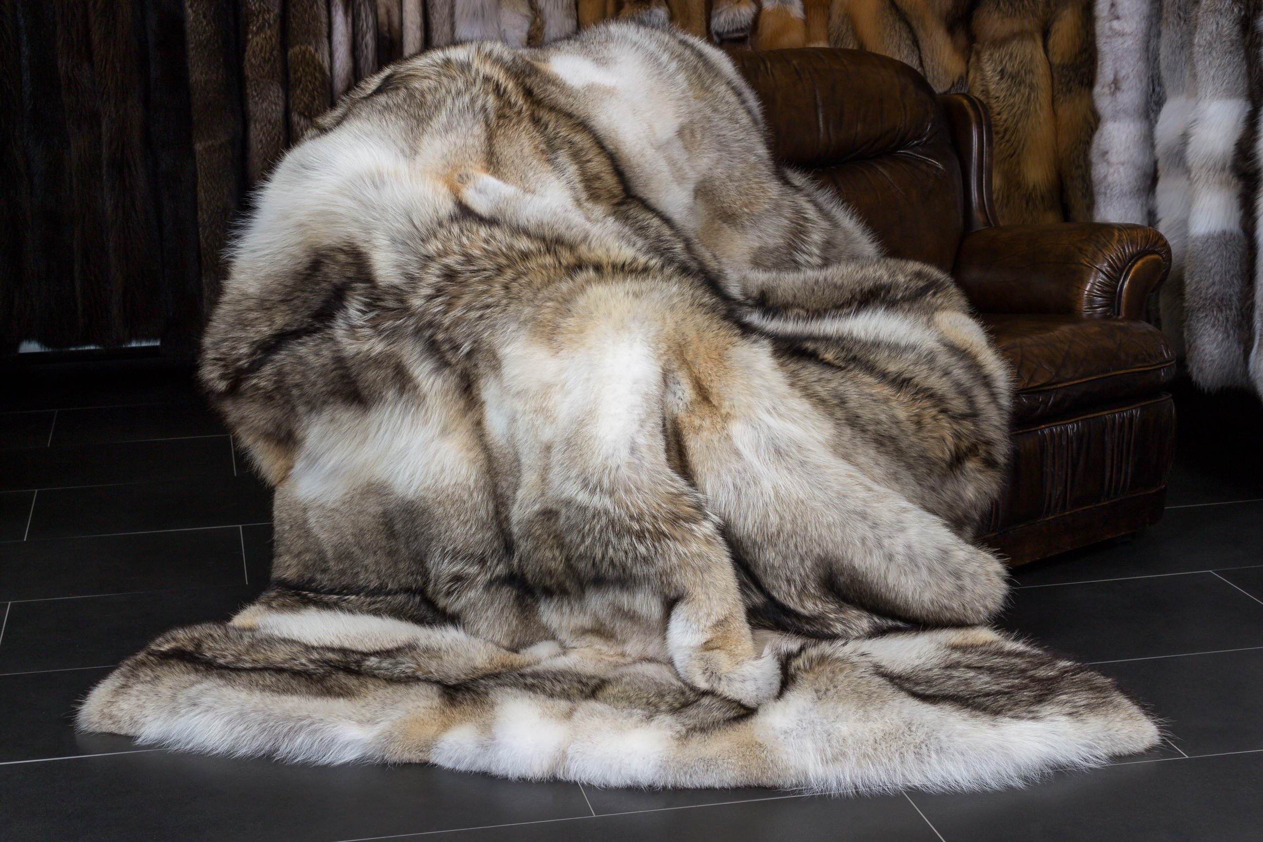 1-7402-Kanadische-Kojoten-Felldecke-Top-Lot-Award-2022-Echtfell Canadian Coyote Fur Throw - "Top Lot Award"