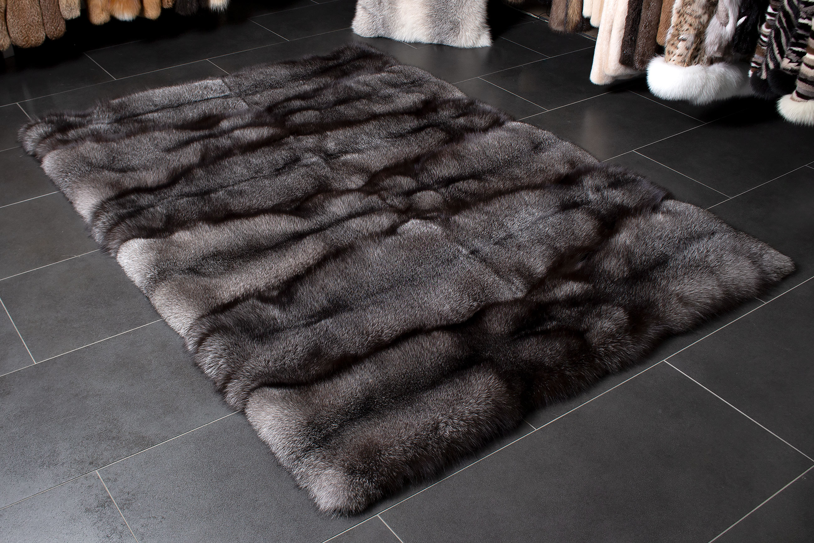 1-1511-SAGA-Blue-Frost-Fuchsteppich-skandinavischen-Fellen-Paustian Blue Frost Fur Rug made with Scandinavian Real Fur