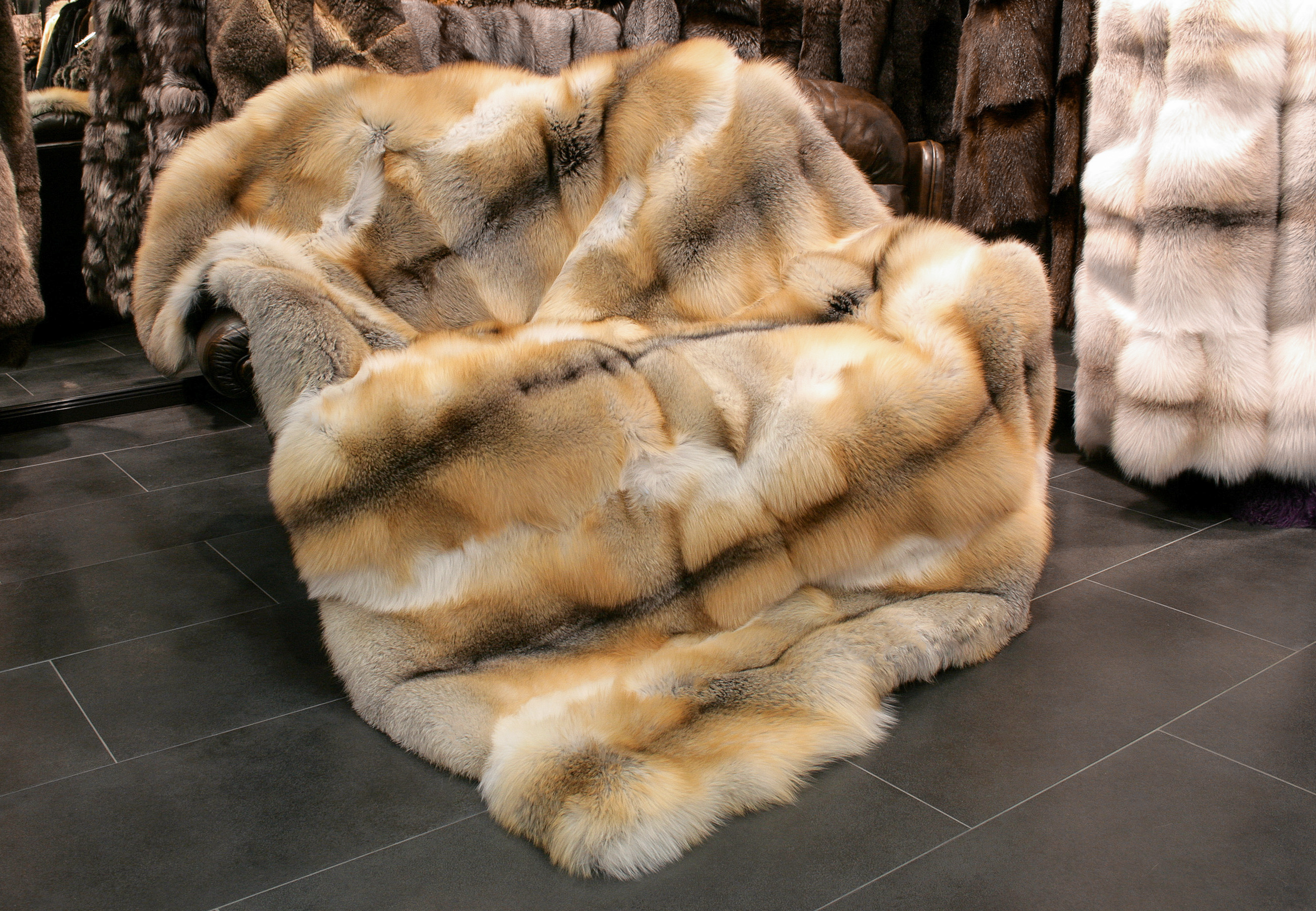 1-316-Golden-Island-Pelzdecke-SAGA-FOX Golden island fox fur blanket - SAGA quality