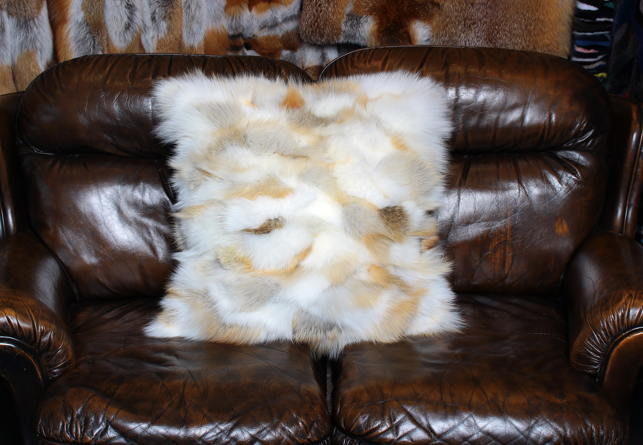 1-1778-Golden-Island-Echtfell-Fuchskissen Golden Island Real Fur Fox Pillow