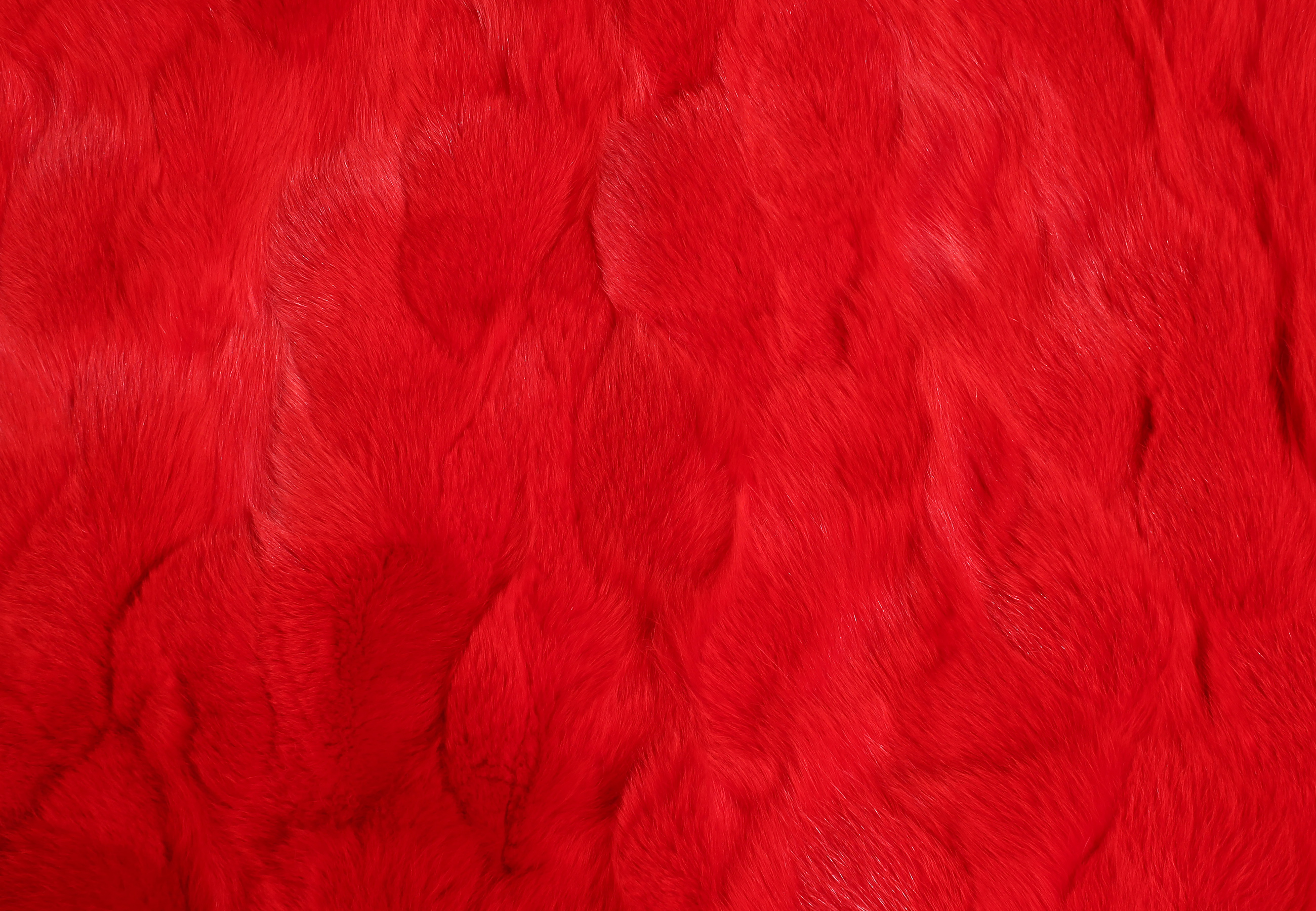 Shadow Fox Sides Fur Rug in Ferrari Red