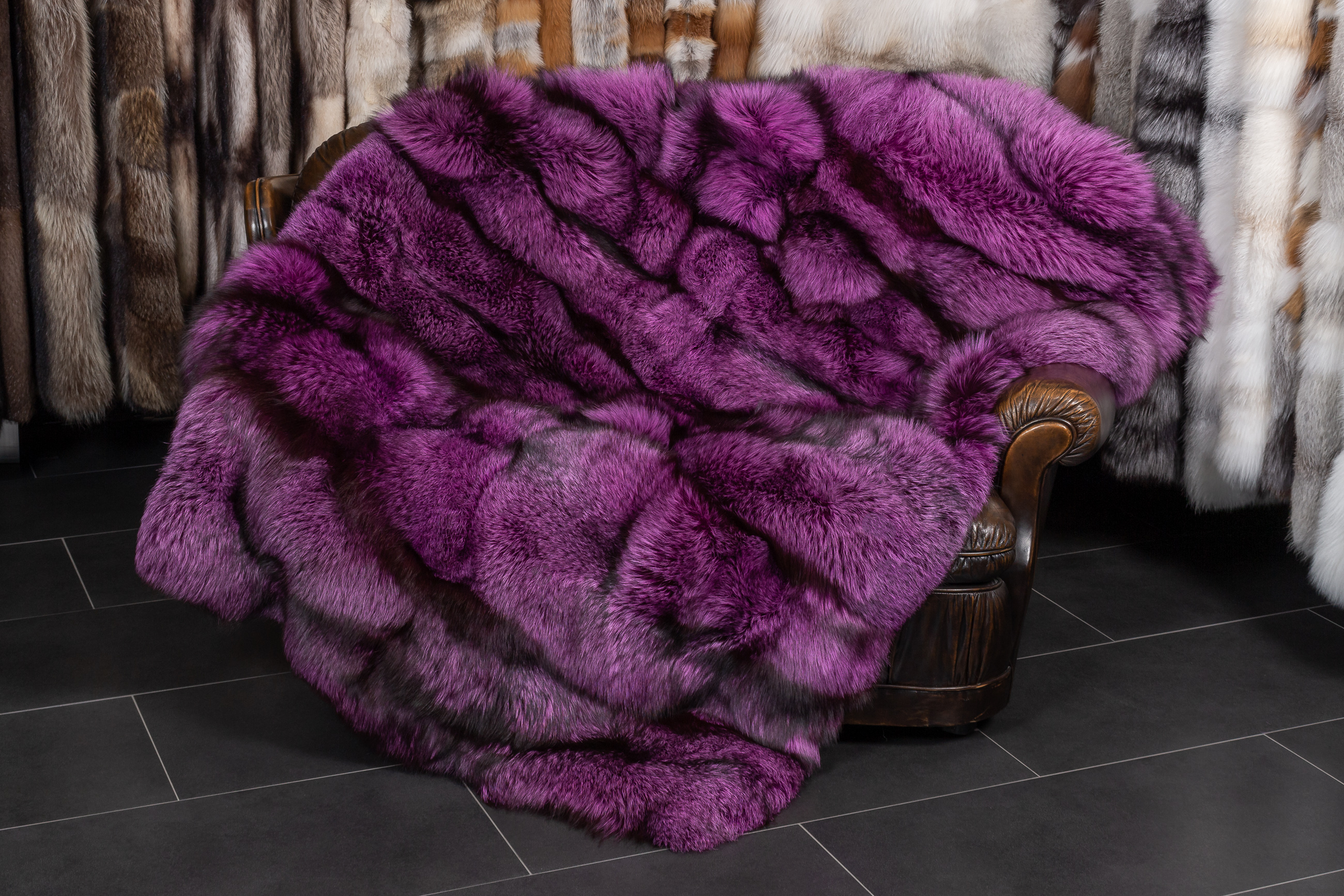 2-5426-Echtpelz-Decke-aus-Skandinavischen-Silberf-chsen-Pink Real Fur Blanket made with Silver Foxes in Purple