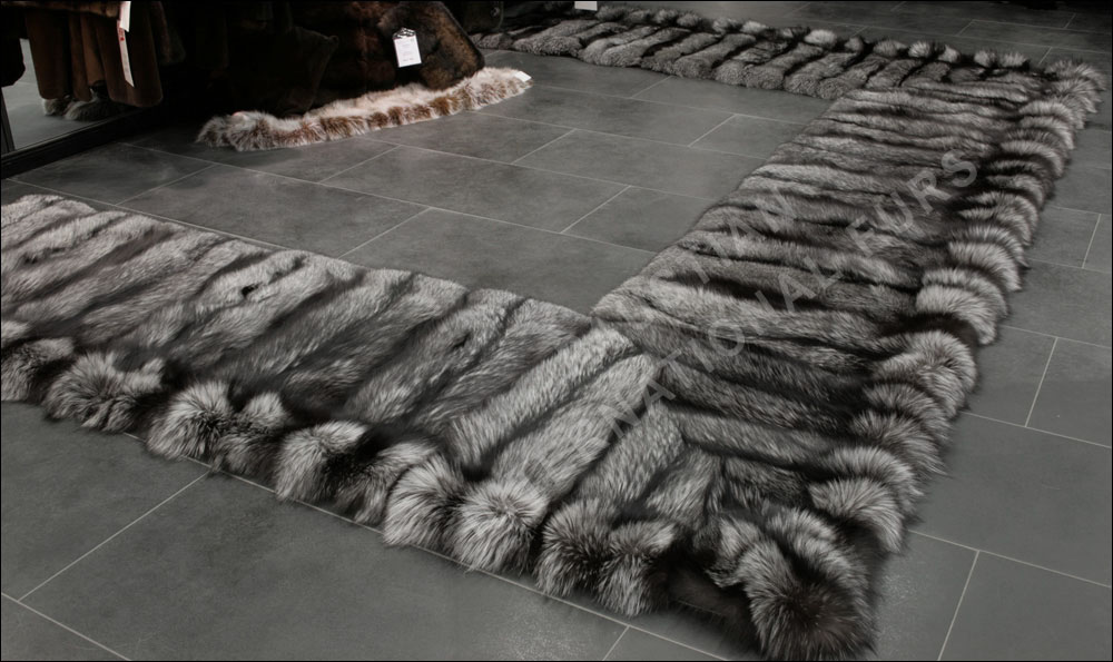 SAGA Silver Fox Fur bedside rug - Natural