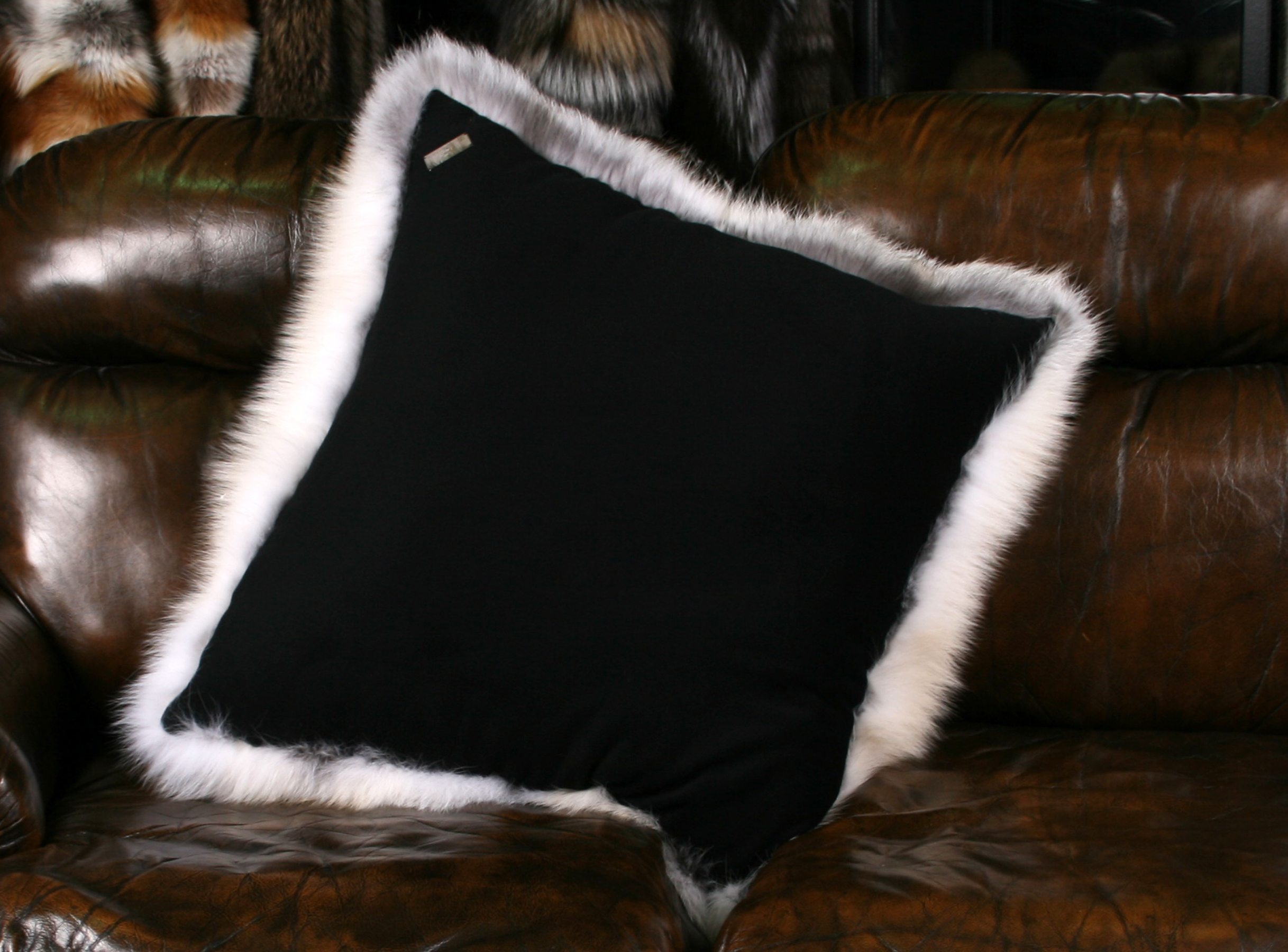3-Skandinavisches-Fawn-Light-Fuchs-Fellkissen Comfy Fawn Light Fox Fur Pillow