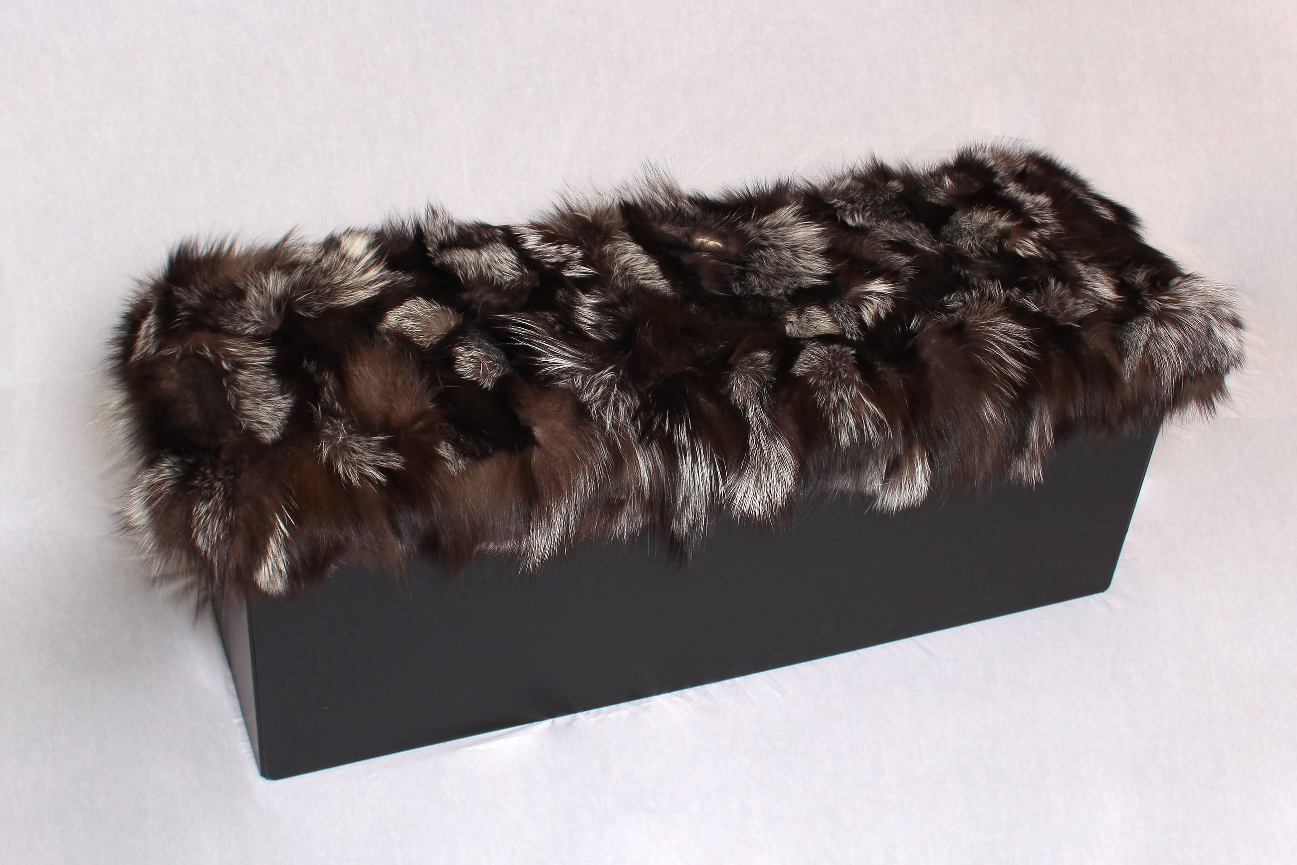 1-3060-Sitzwuerfel-mit-Silberfuchsseiten-Fell-Bezug-Lars-Paustian Sitting Chair with Silver Fox Fur Sides