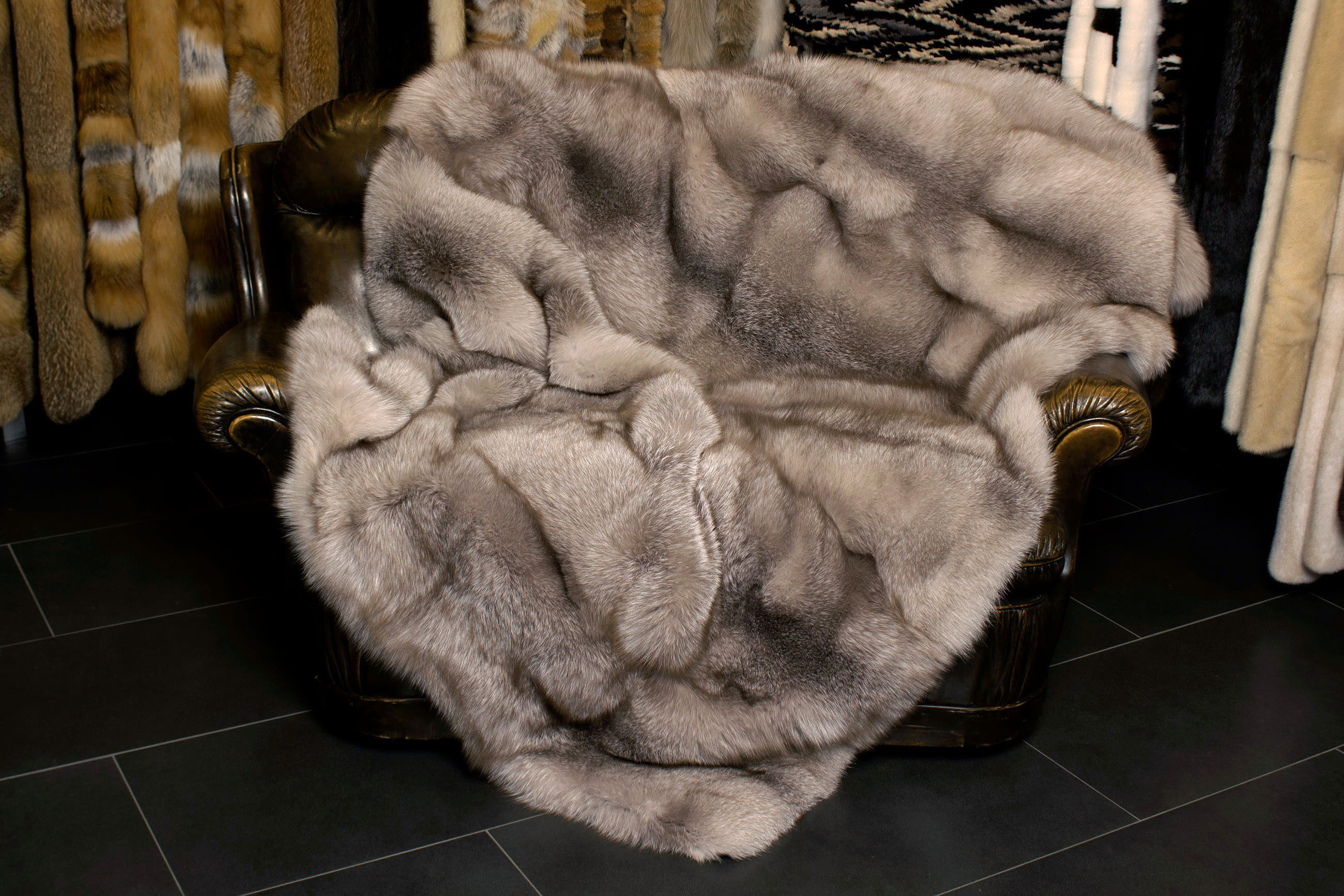 1-1415-Echtpelz-Fuchs-Decke-Amber-Naturt-ne-Lars-Paustian-Pelze Cozy Real Fur Throw from Scandinavian Amber Fox Skins
