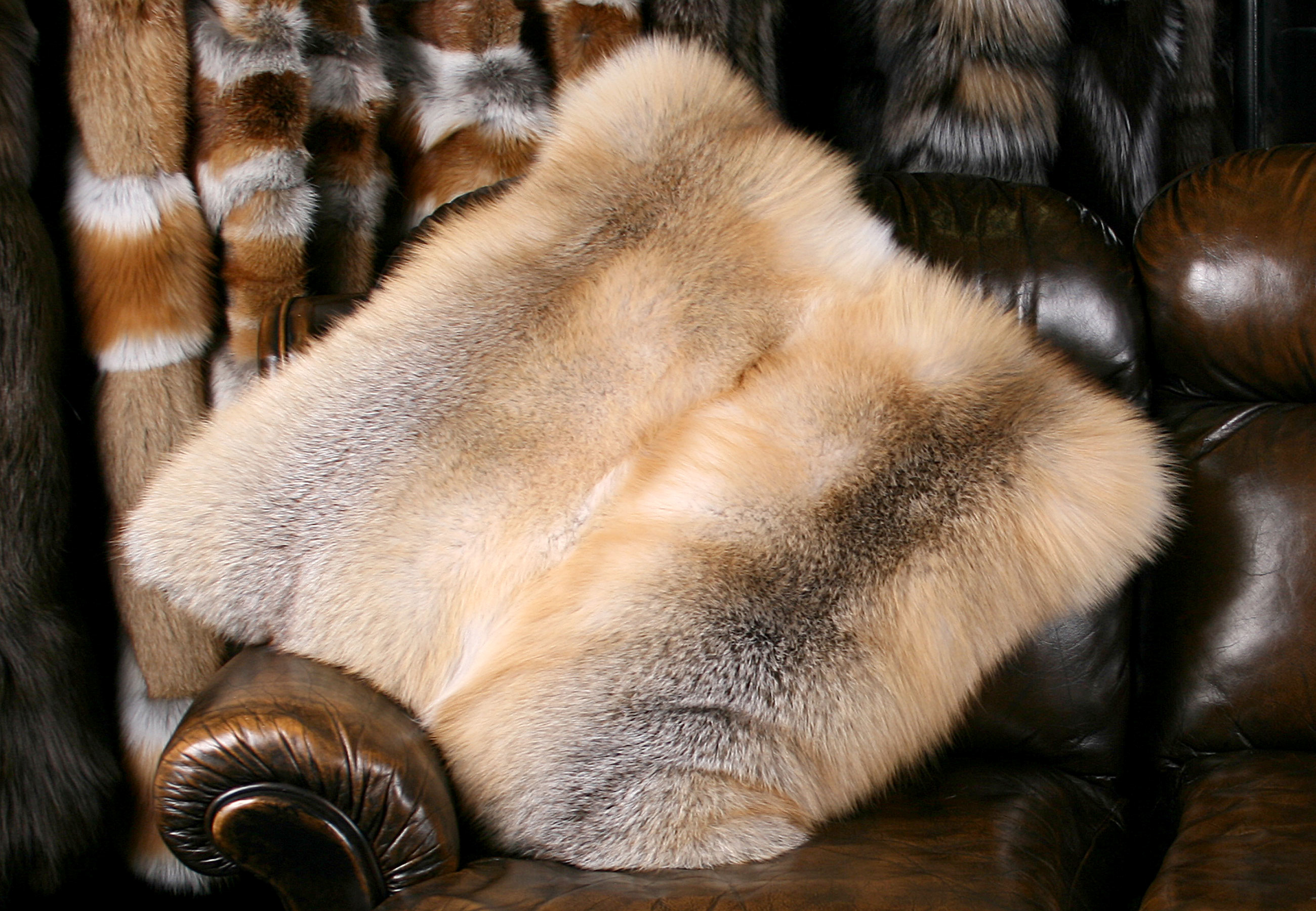 Golden Island fox fur pillow (SAGA Fur)