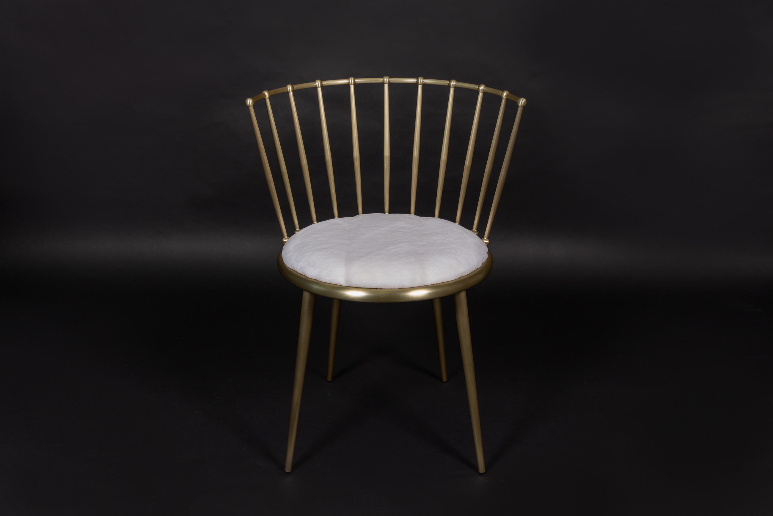 2-6959-Edler-Weiss-Goldener-Stuhl-Gerupften-Nerz Elegant White Golden Chair with Plucked Mink