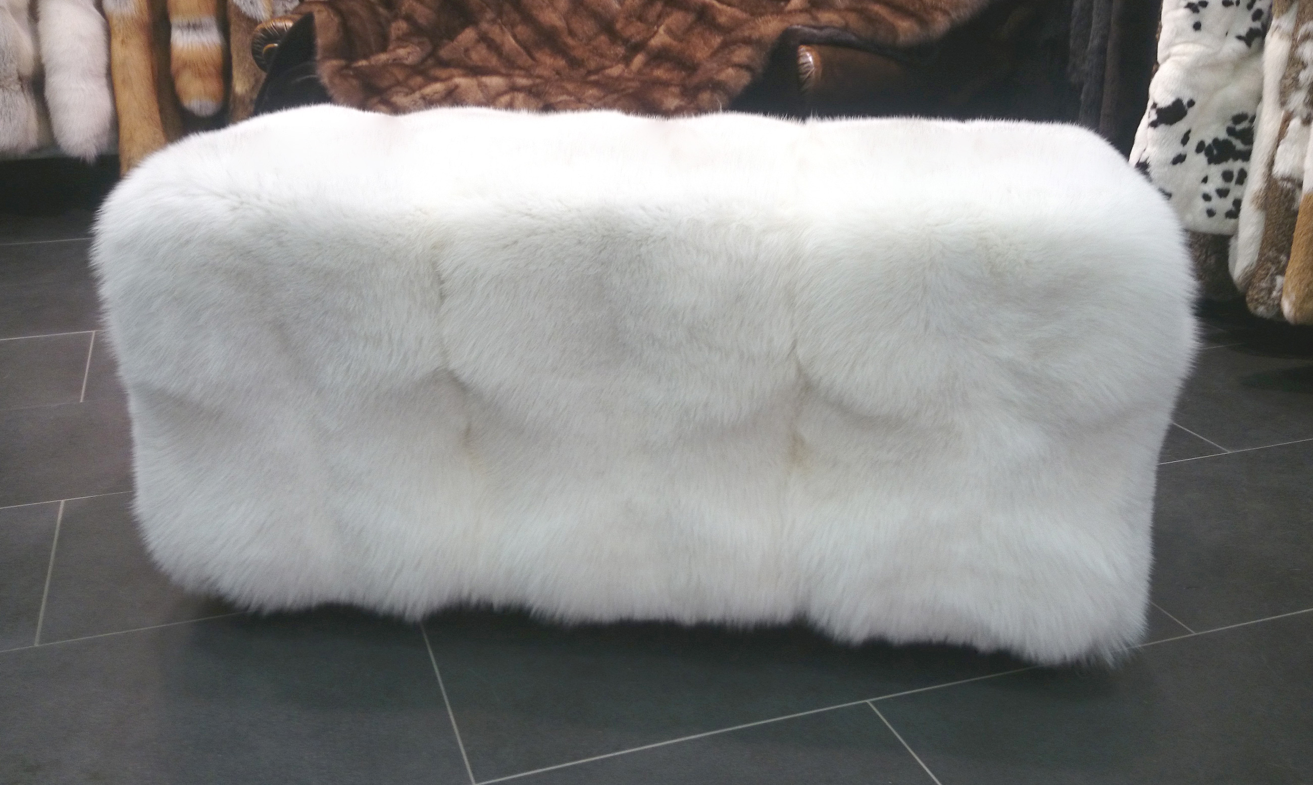2-1922-Shadow-Fuchs-Sitzbank-SAGA-Furs-Lars-Paustian Shadow Fox Bench by Lars Paustian