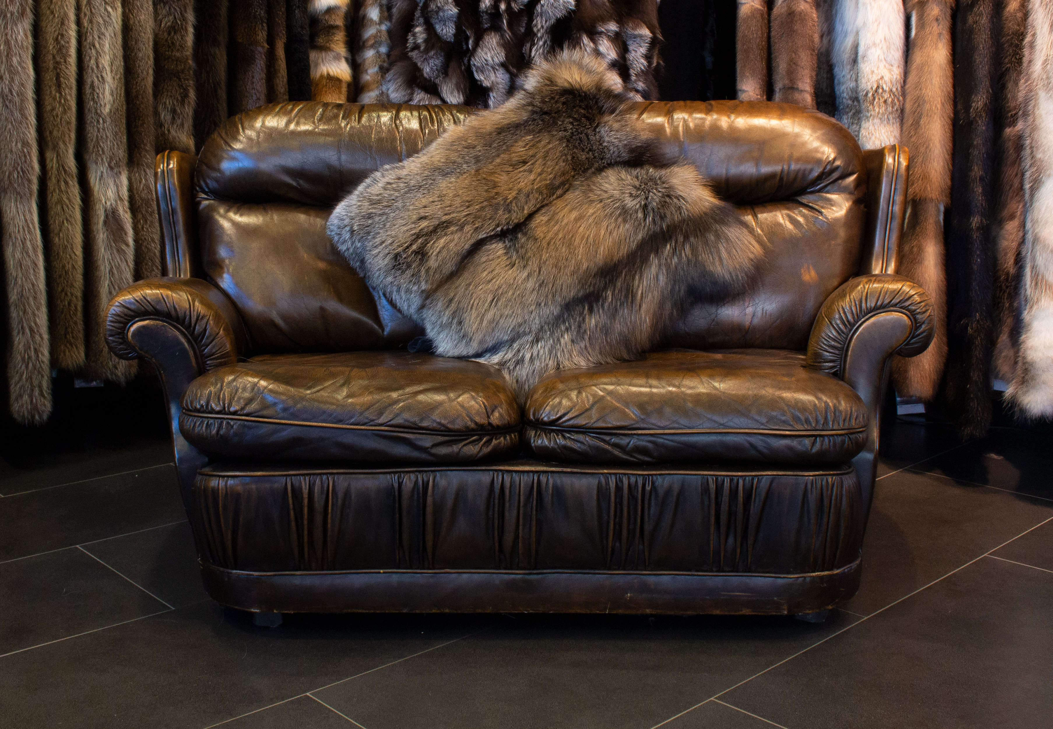 1-3173-Gold-Cross-Fuchs-Pelzkissen-Echtpelz Cozy Gold Cross Fox Cushion
