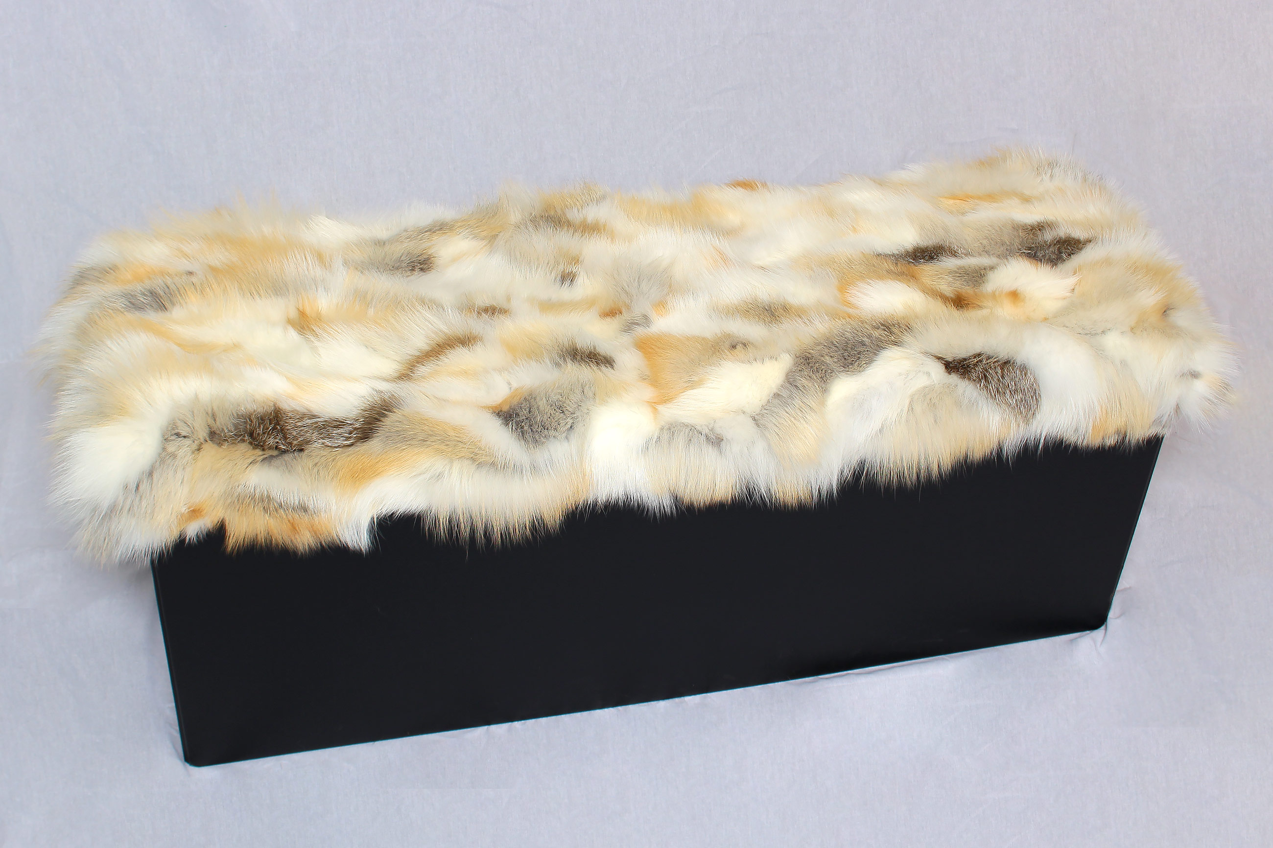 1-3070-Bequeme-Sitzbank-mit-Stauraum-Golden-Island-Fuchs-Bezug-Paustian Genuine Golden Fox Fur Ottoman