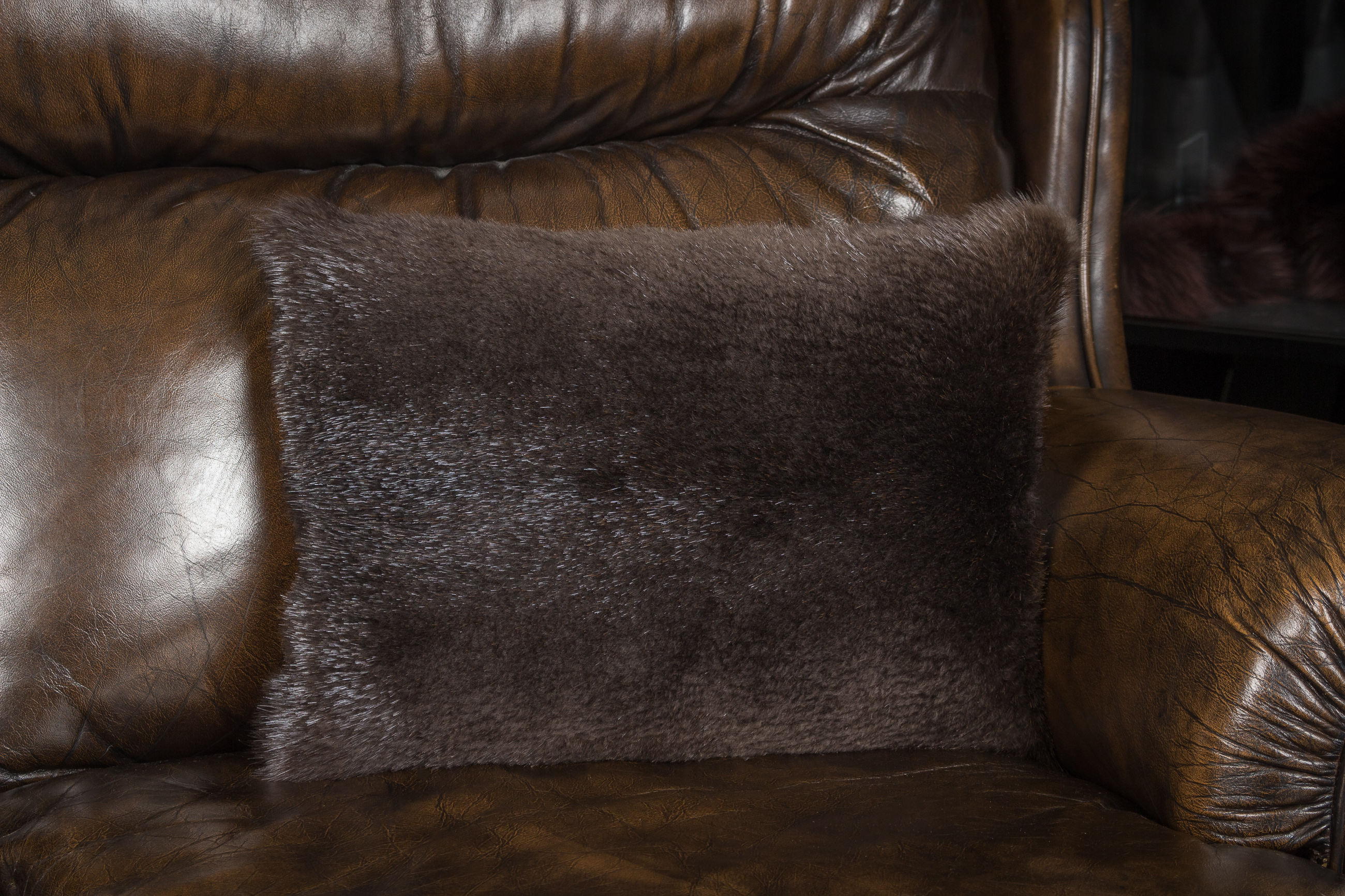 2-1375-Geschorenes-Biber-Fellkissen-Lars-Paustian Premium Sheared Beaver Fur Pillow