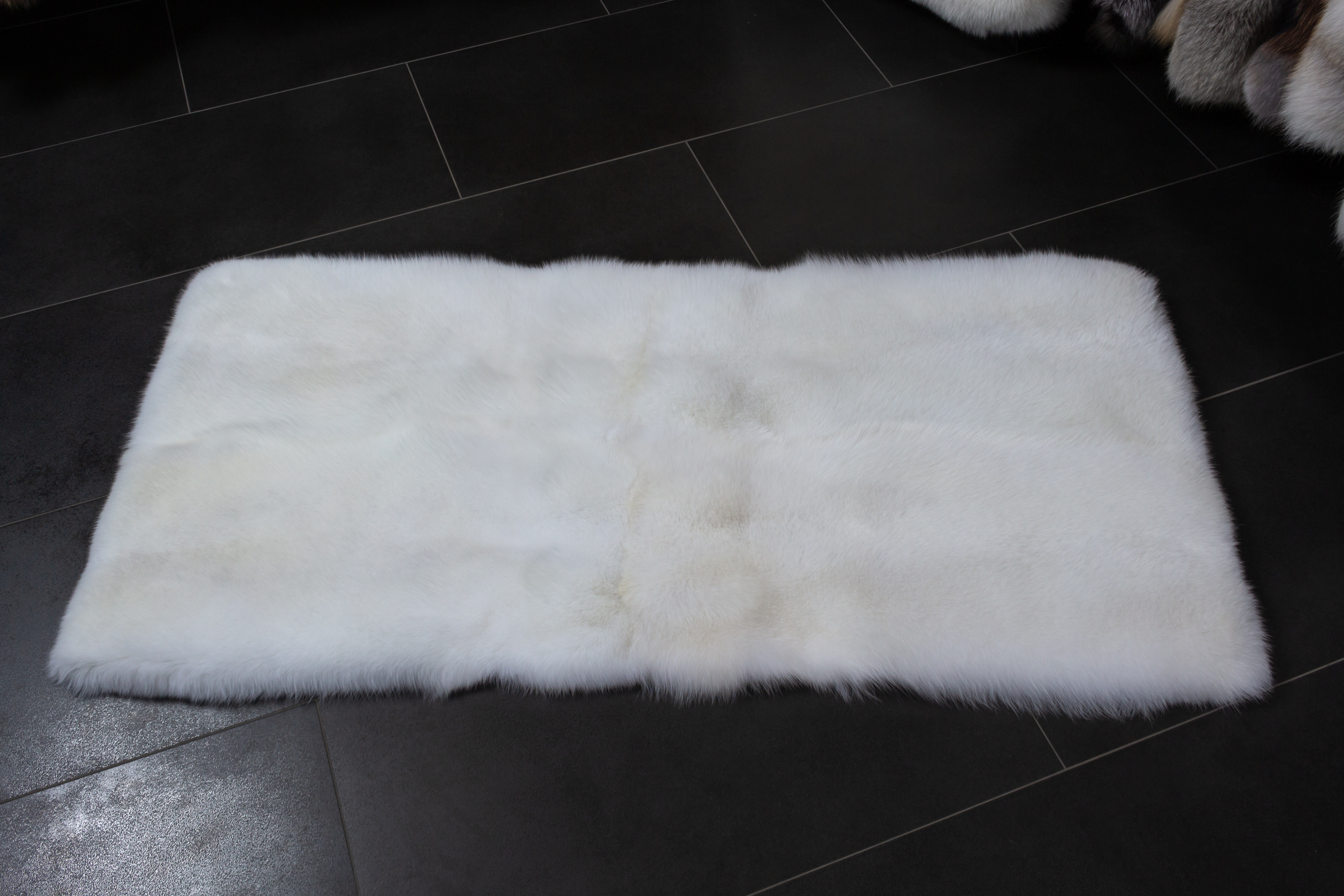 2-2191-Kleine-Shadowfuchs-Pelzl-ufer-Skandinavischen-Fuechsen Small Shadow Fox Fur Runner made with Scandinavian Foxes