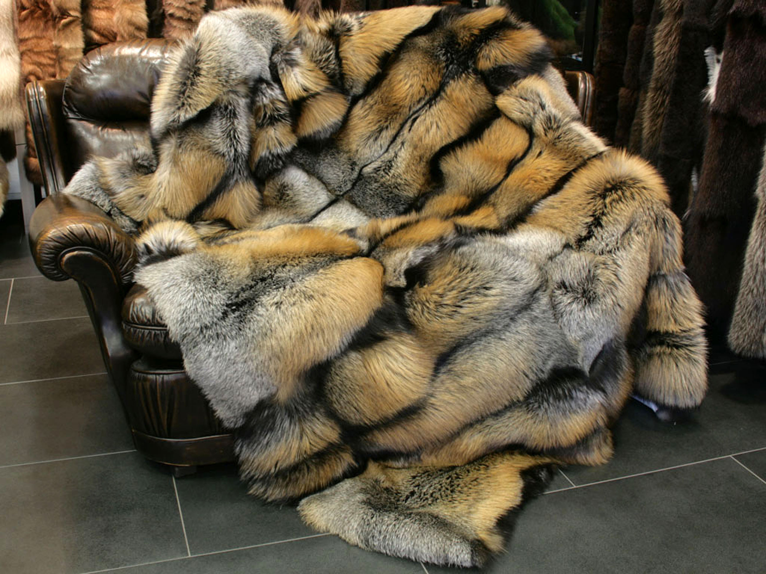 545-golden-cross-fuchs-felldecke-8 SAGA Golden Cross Fox fur throw