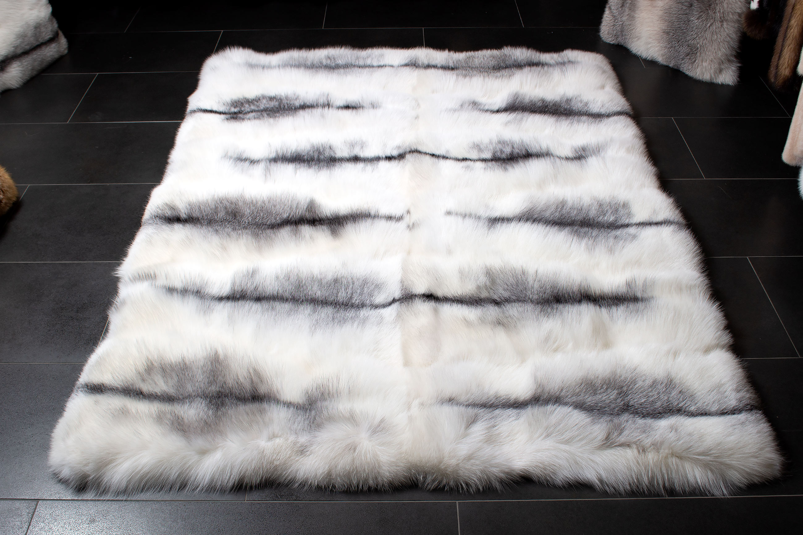 2-1494-shadow-blue-frost-pelz-teppich-saga-furs-lars-paustian Shadow Blue Frost Fox Fur Rug - Genuine Fur