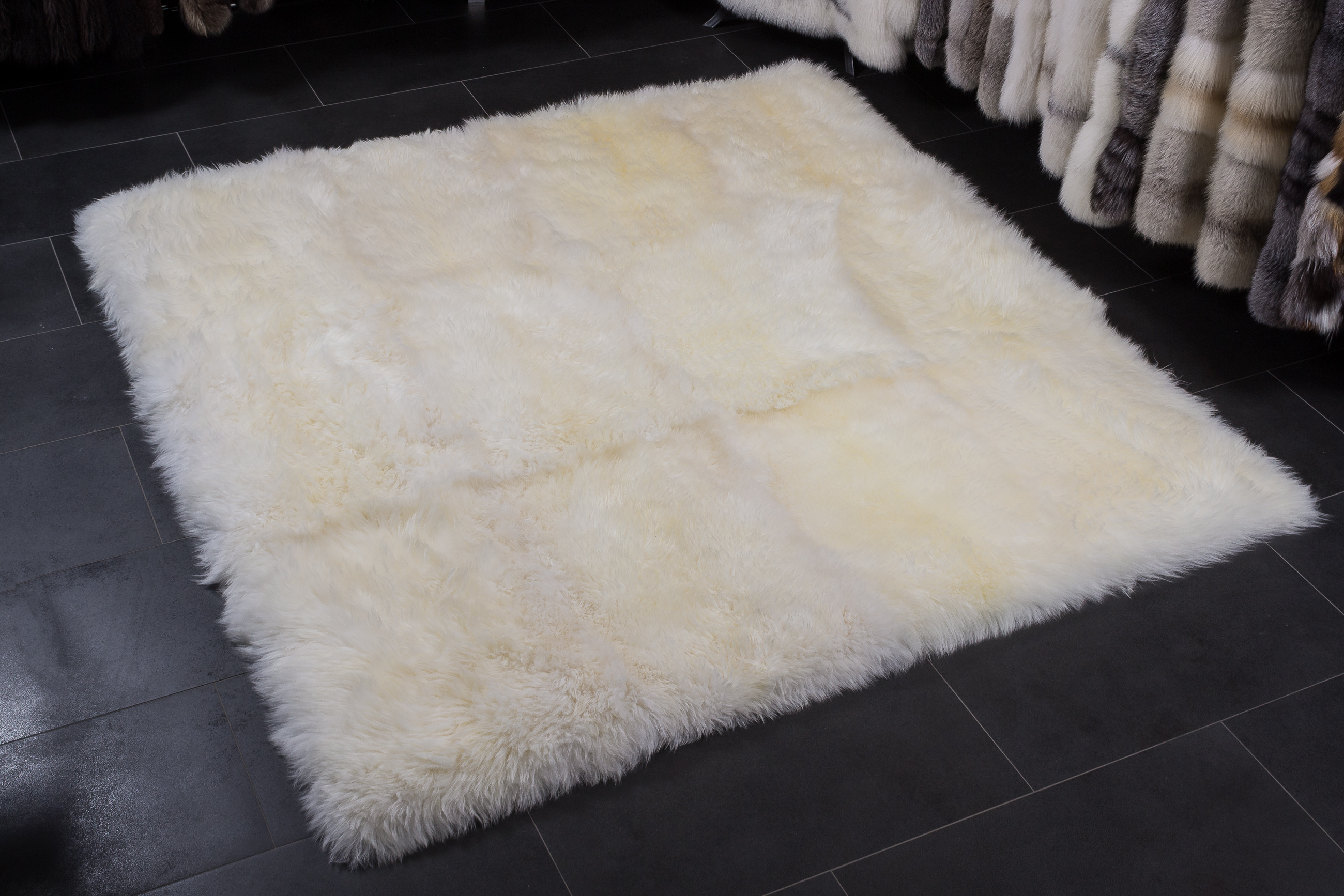 1-3139-Lammfell-Teppich-aus-australischen-Lammfellen Australian Lamb Fur Carpet natural white