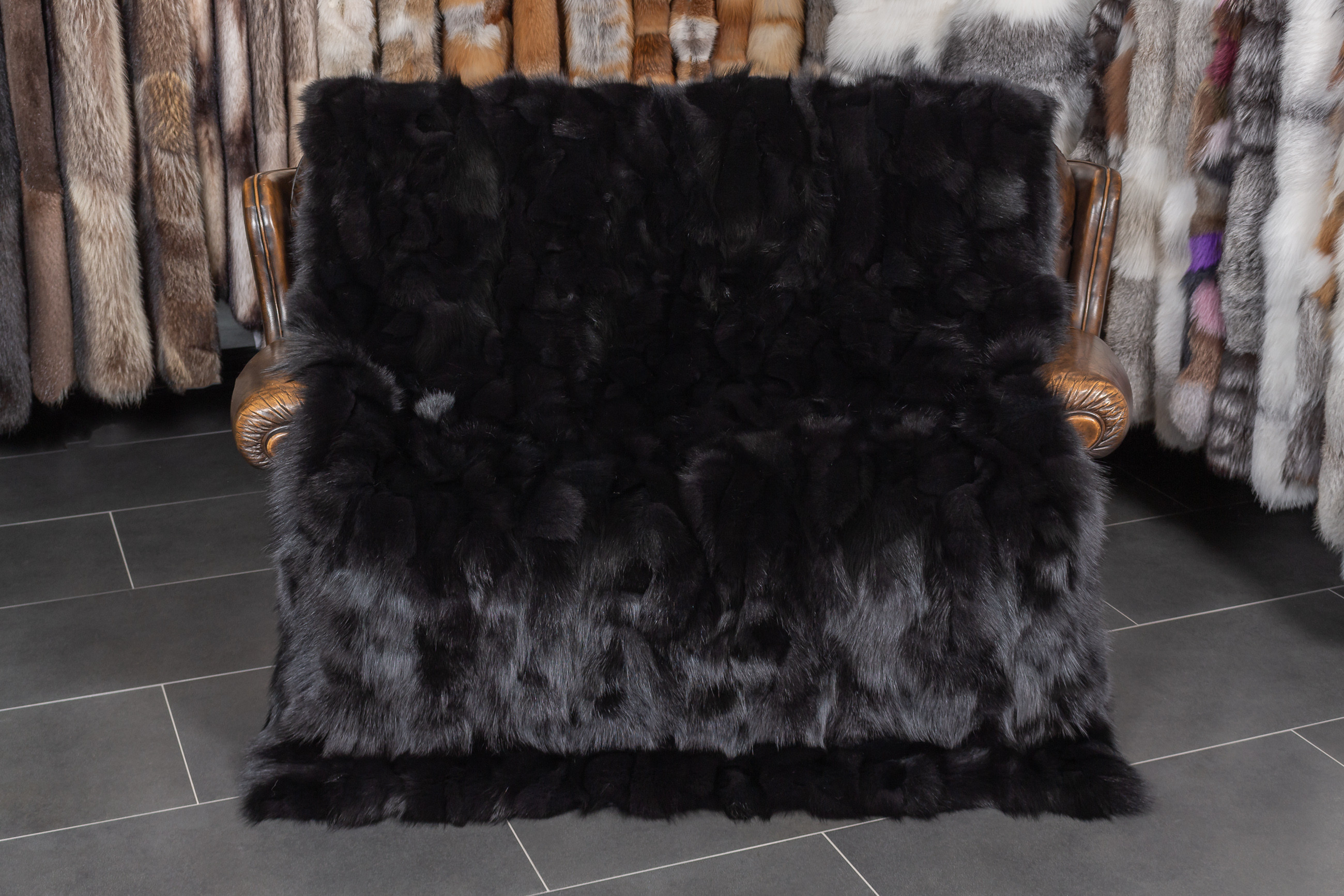 5-3010-Schwarze-Shadow-Fuchsseiten-Felldecke-Skandinavischer-Fuchs Black Shadow Fox Sides Blanket