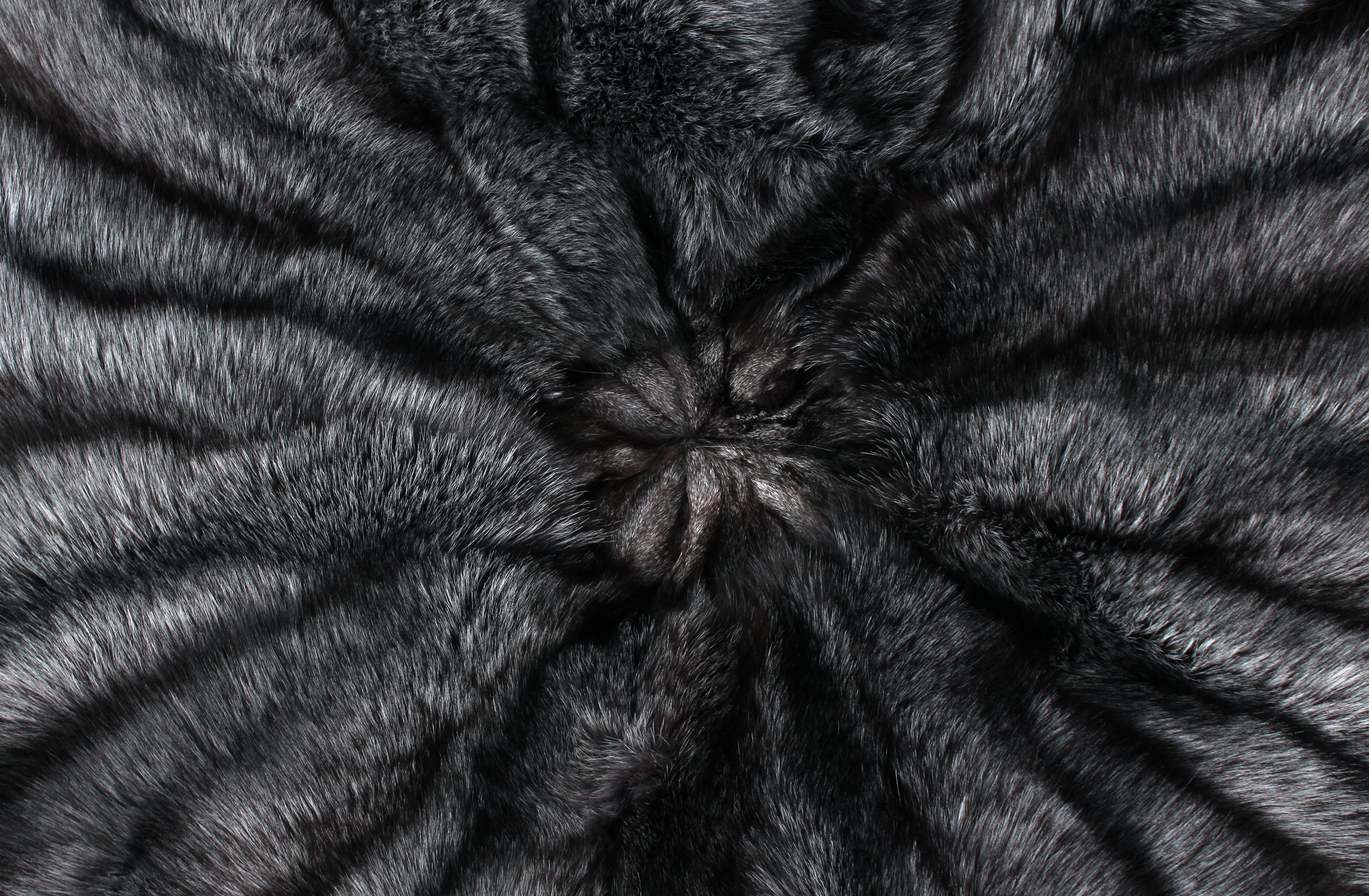 3-Bluefrost-Fuchsfell-Pelzteppich-in-natur-grau-JPG SAGA Blue Frost Fox Fur Carpet - natural color