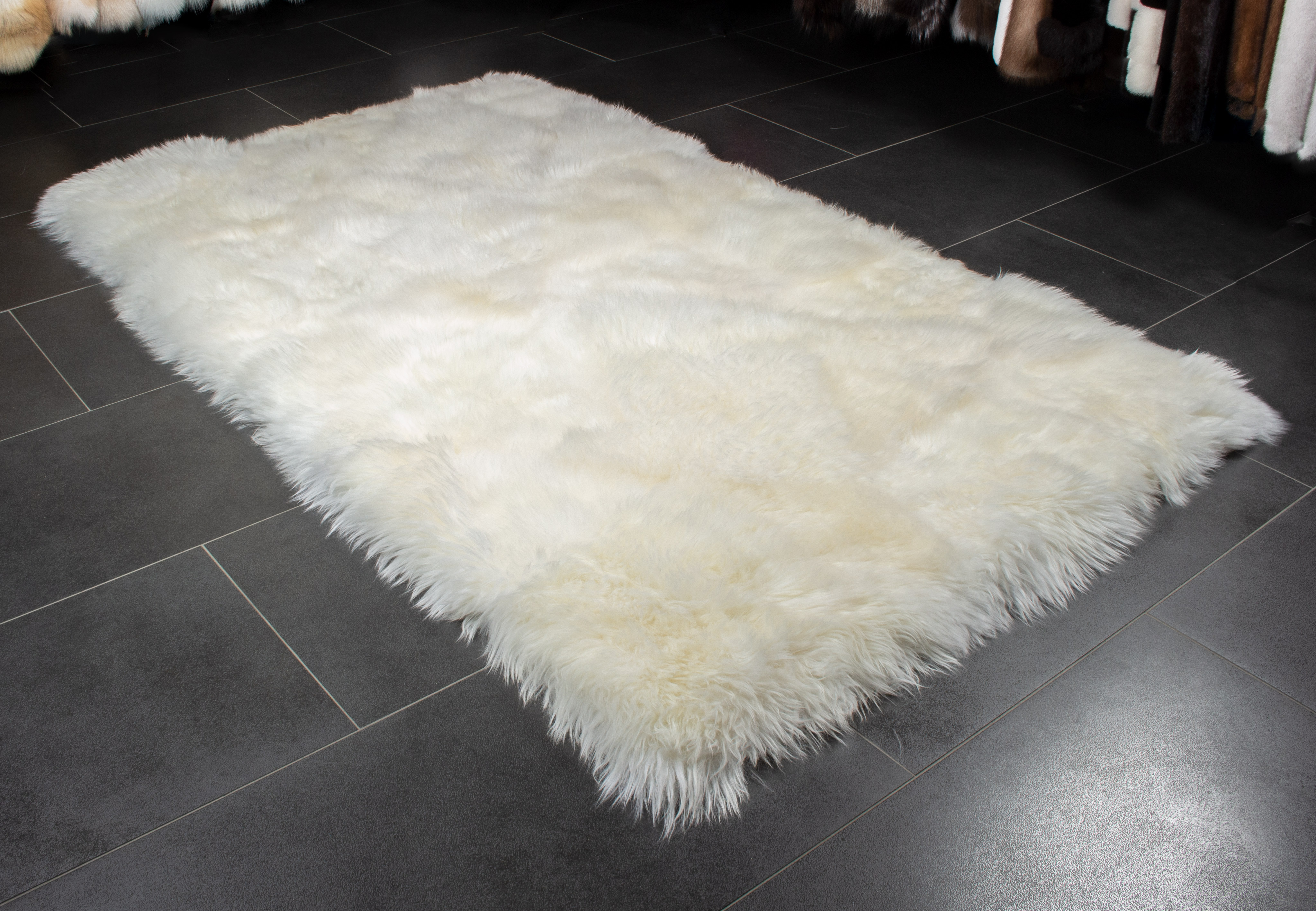 1-4854-Lammfell-Teppich-Patchwork-Design-Bio-Lammfell-Natur Lamb Skin Carpet in Natural White - Patchwork-Design