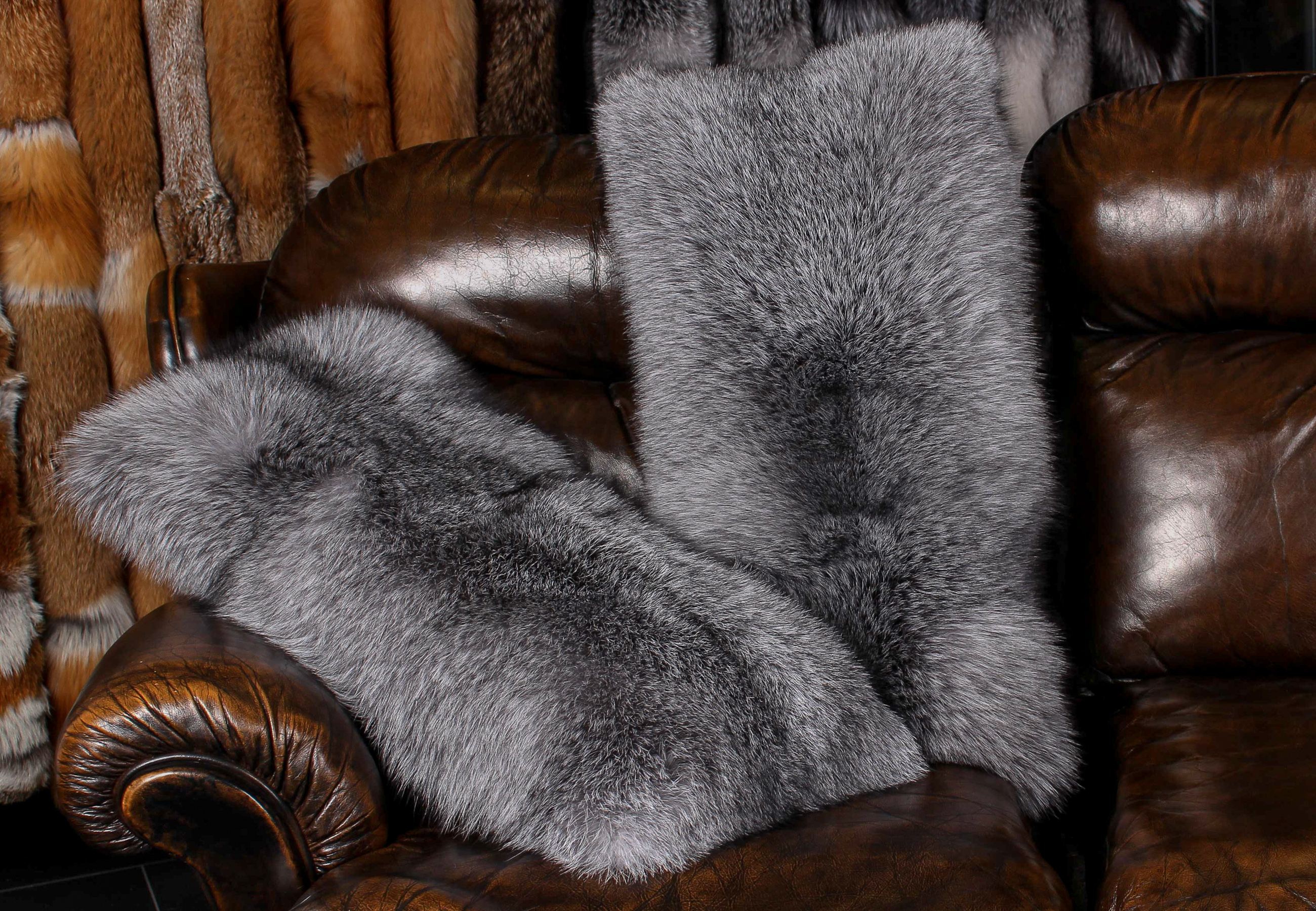 2-1335-Blue-Frost-Fuchs-Pelzkissen Blue Frost Fox Pillow (SAGA Fox)