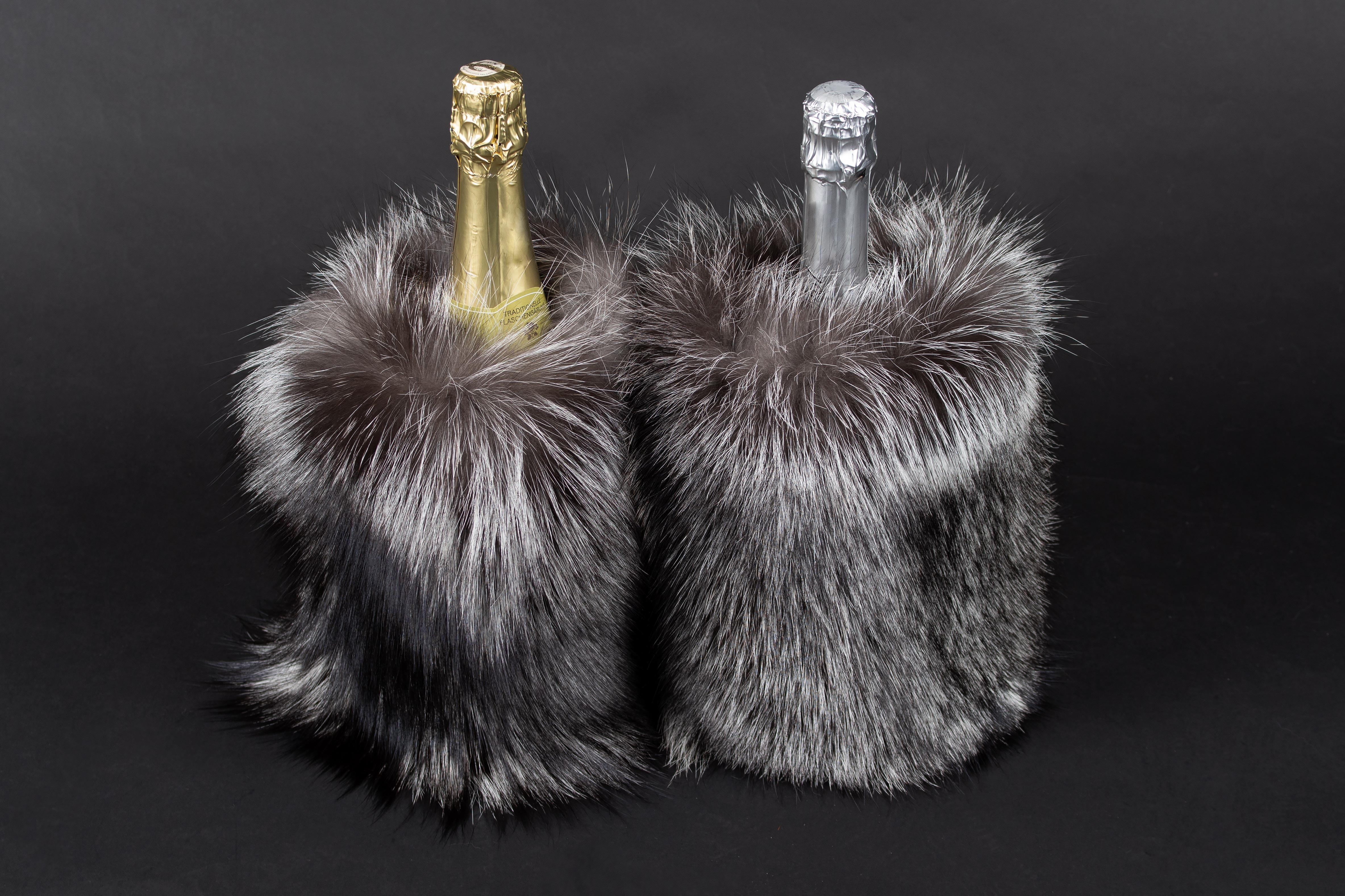 3-7000-Sekt-Husse-Silberfuchs-Echtfell-Echtpelz-Lars-Paustian Wine Chiller from Scandinavian Silverfox Skins