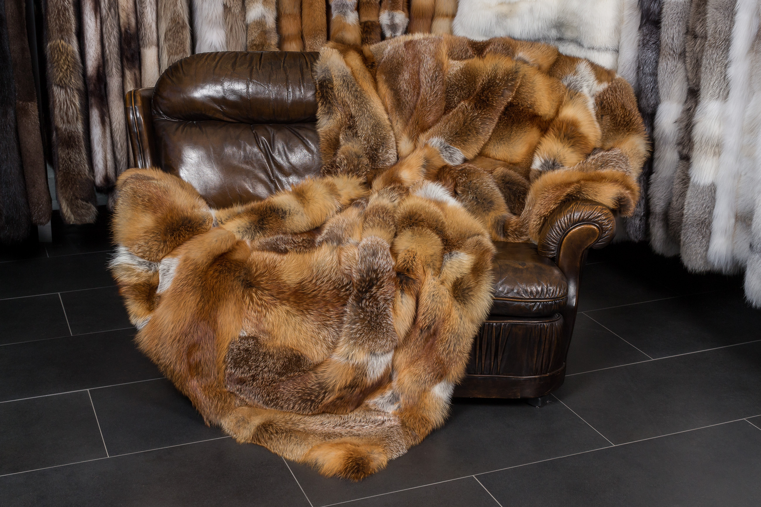 3-1368-Rotfuchs-Patchwork-Decke-aus-ganzen-Fellen Red Fox Patchwork Fur Blanket