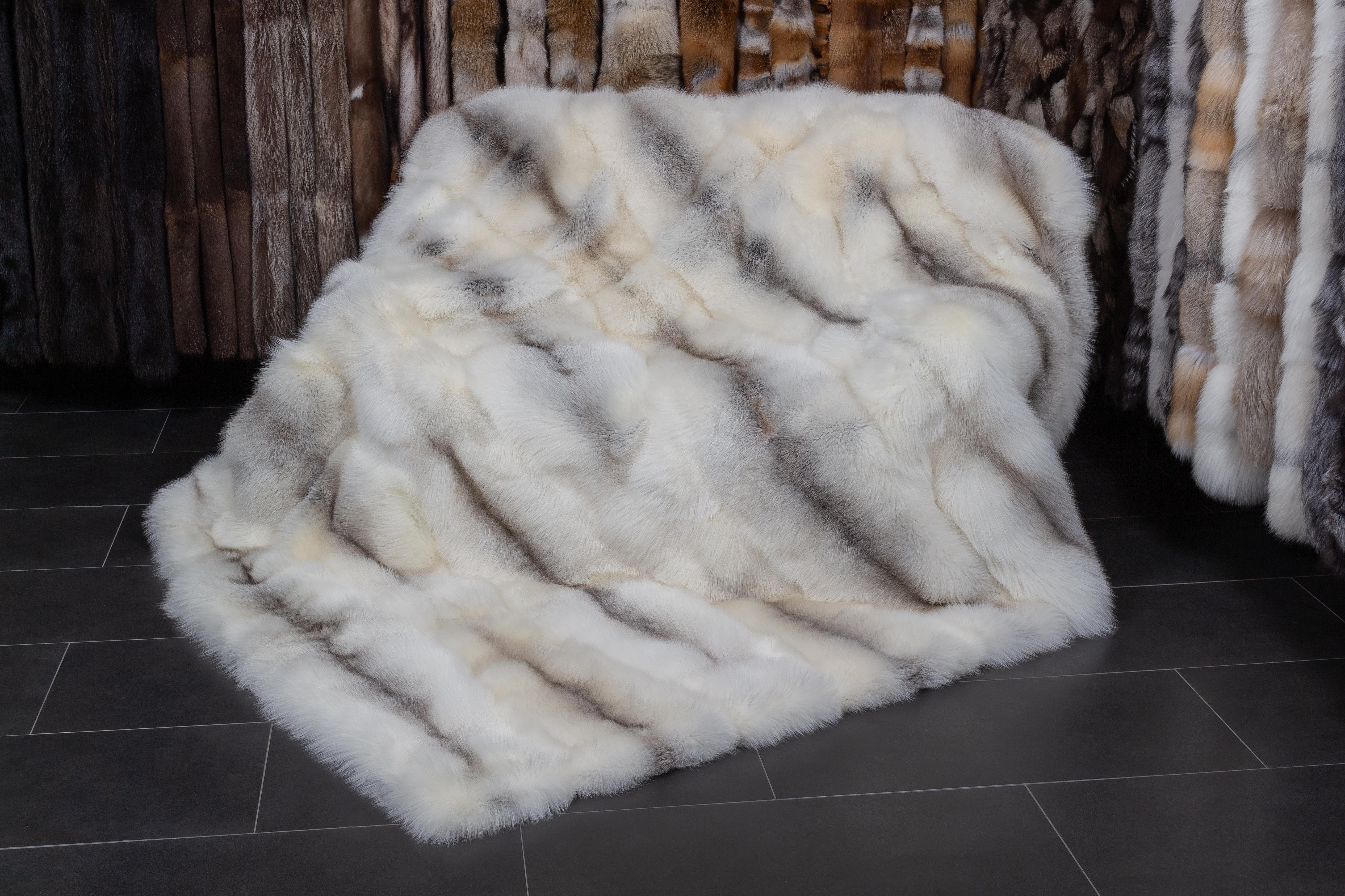 2-5049-Grosse-Fawnlight-Fuchs-Felldecke-Heller-Typ-Echtfelldecke Large Fawnlight Fox Fur Blanket - Light Type
